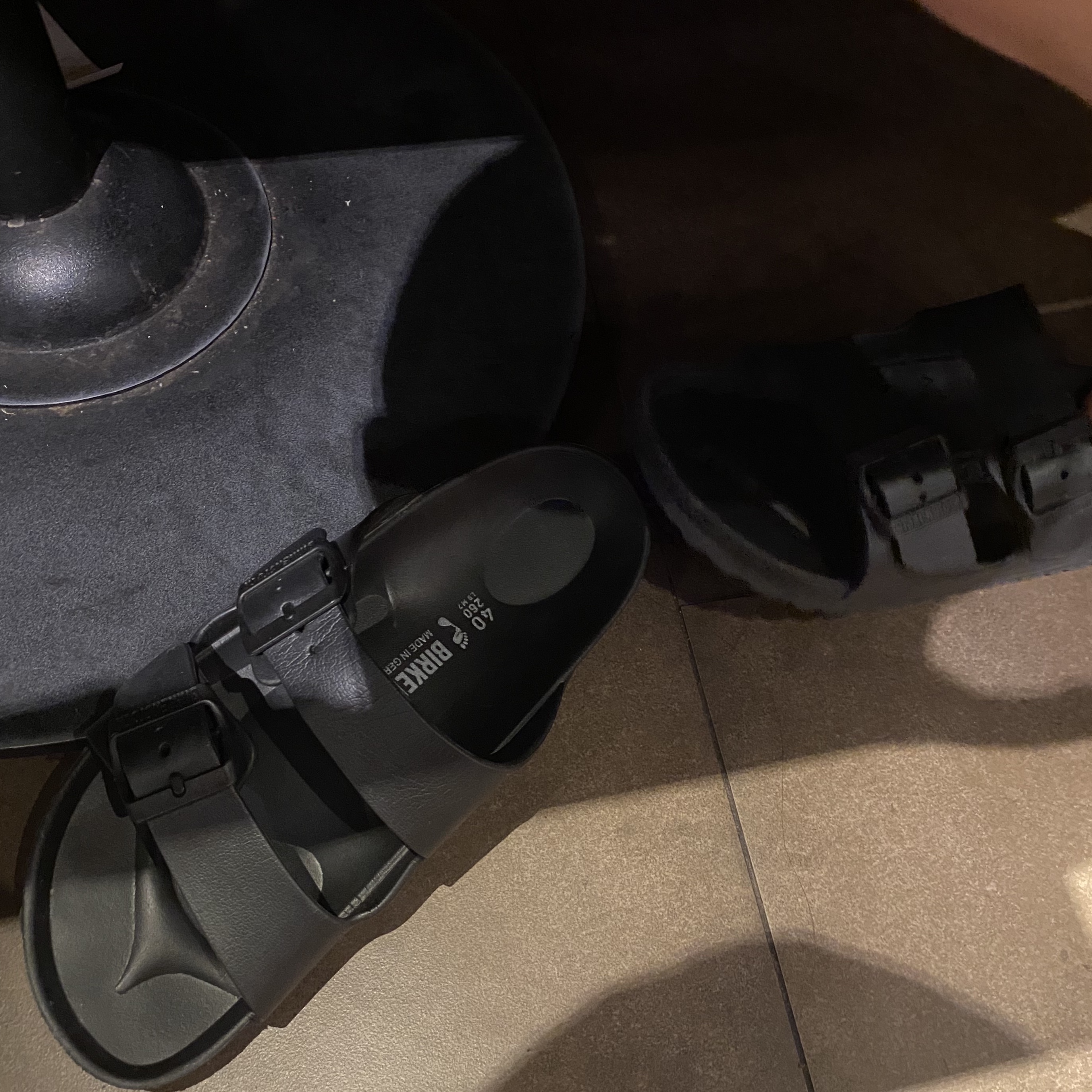 Birkenstock Arizona Essentials Eva Black - Narrow 착용 스타일 - 1