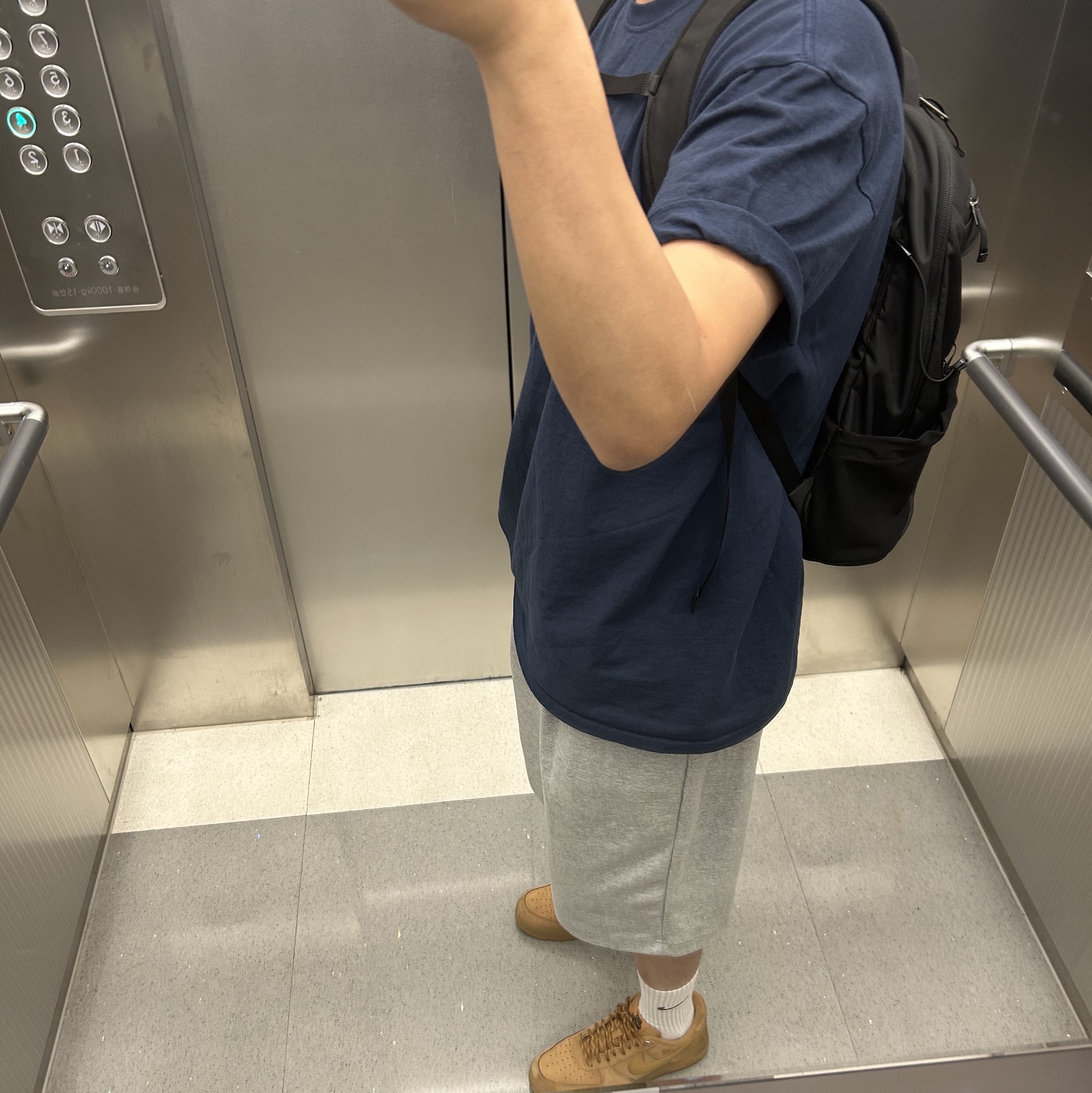 Stussy Basic Stussy T-Shirt Navy 2023, Arc'teryx Mantis 16 Backpack Black 착용 스타일