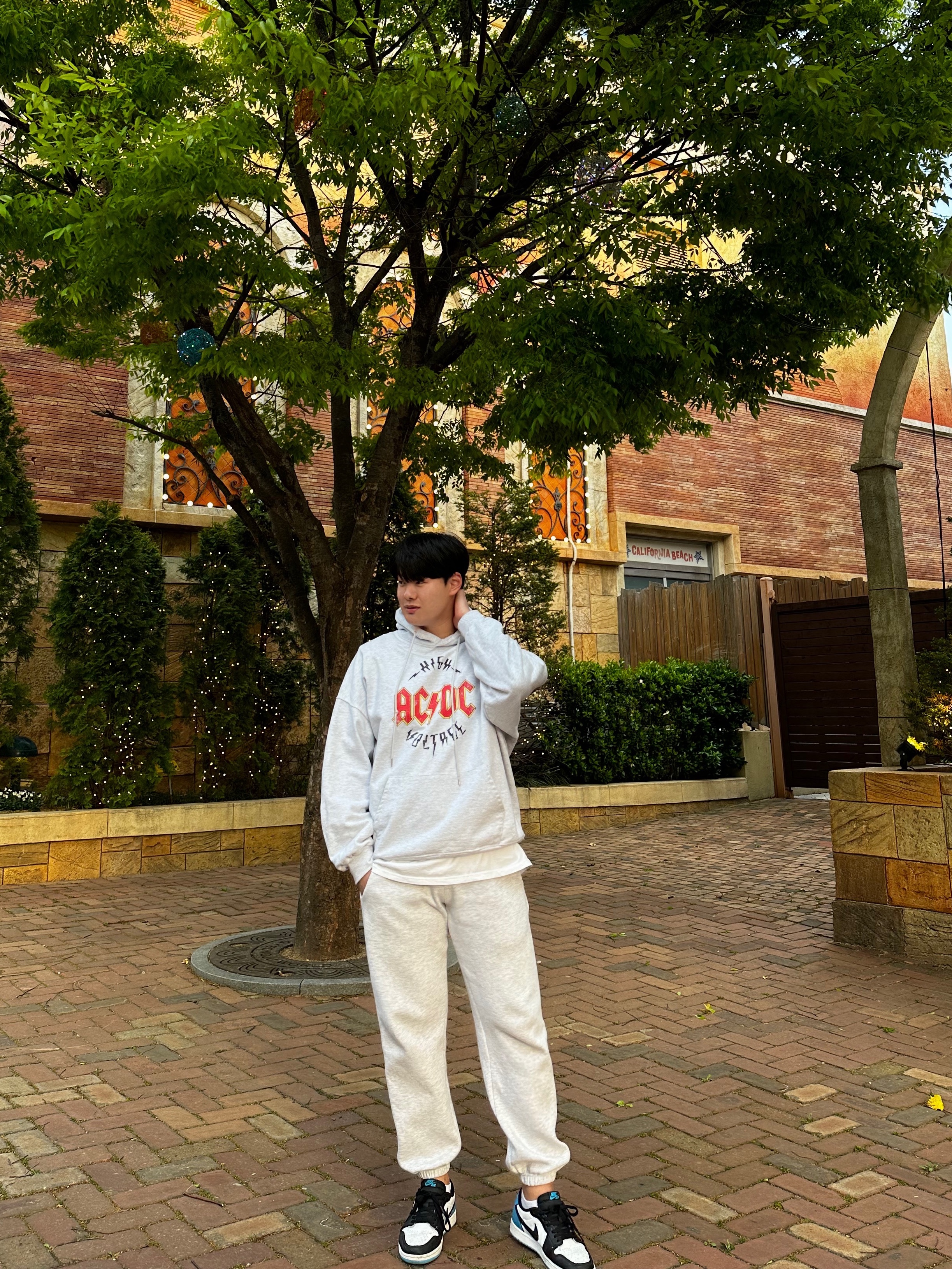 Jordan 1 Retro Low OG Black and Dark Powder Blue, Stussy Basic Stussy LS T-Shirt White 2023 착용 스타일 - 2