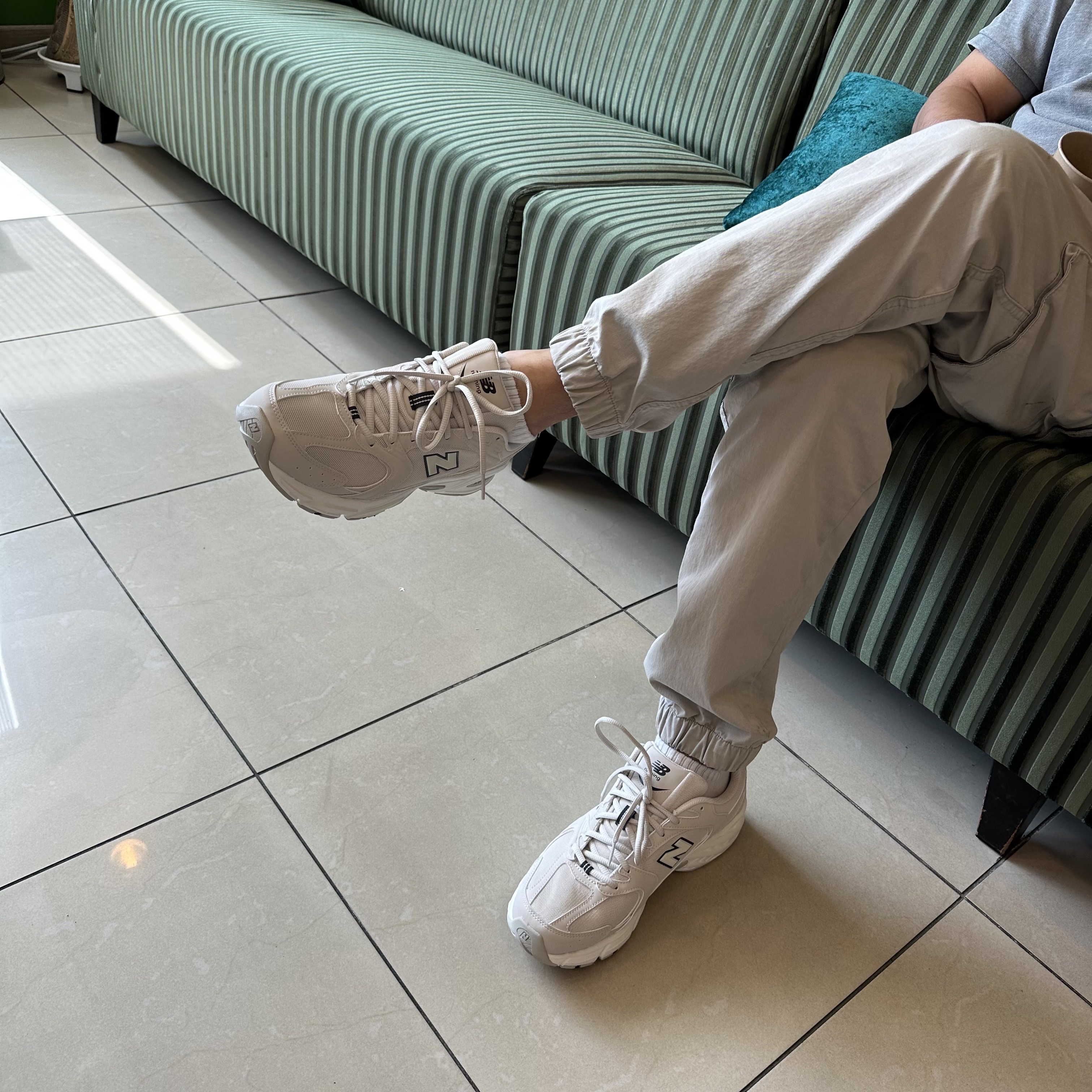 New Balance 530 Ivory 착용 스타일 - 1