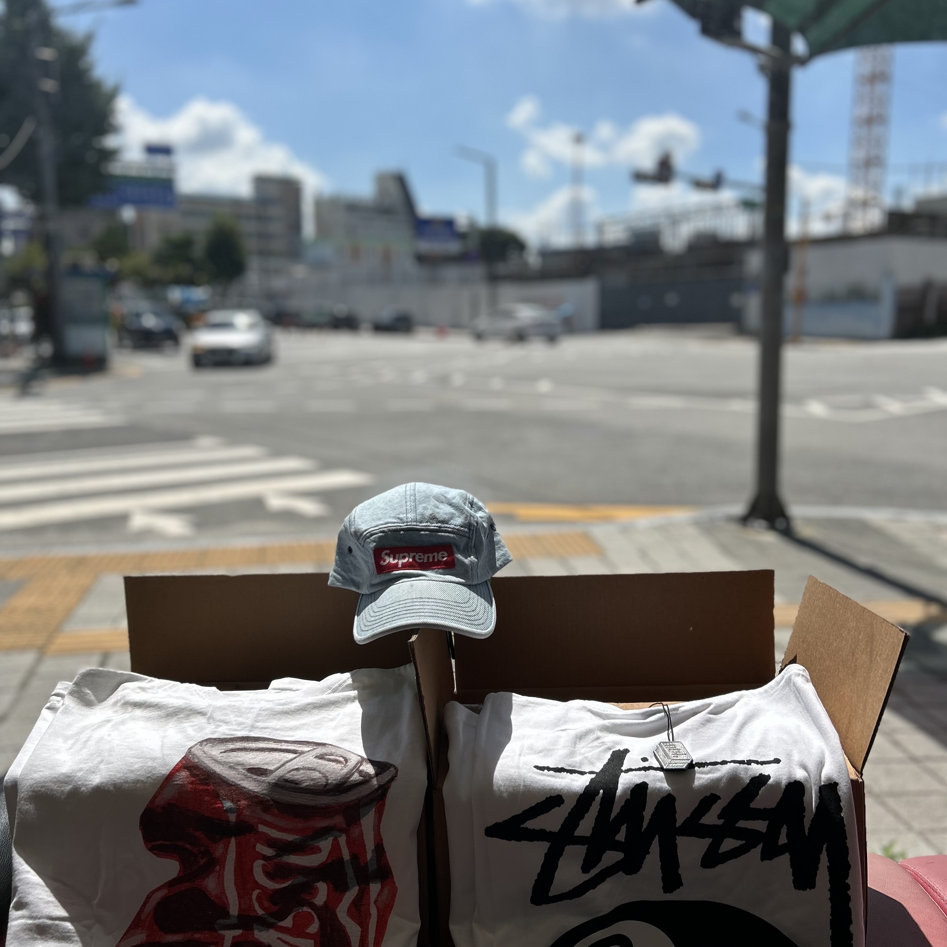 Supreme Denim Camp Cap Washed Blue - 22FW, Stussy Soda Can T-Shirt White 착용 스타일