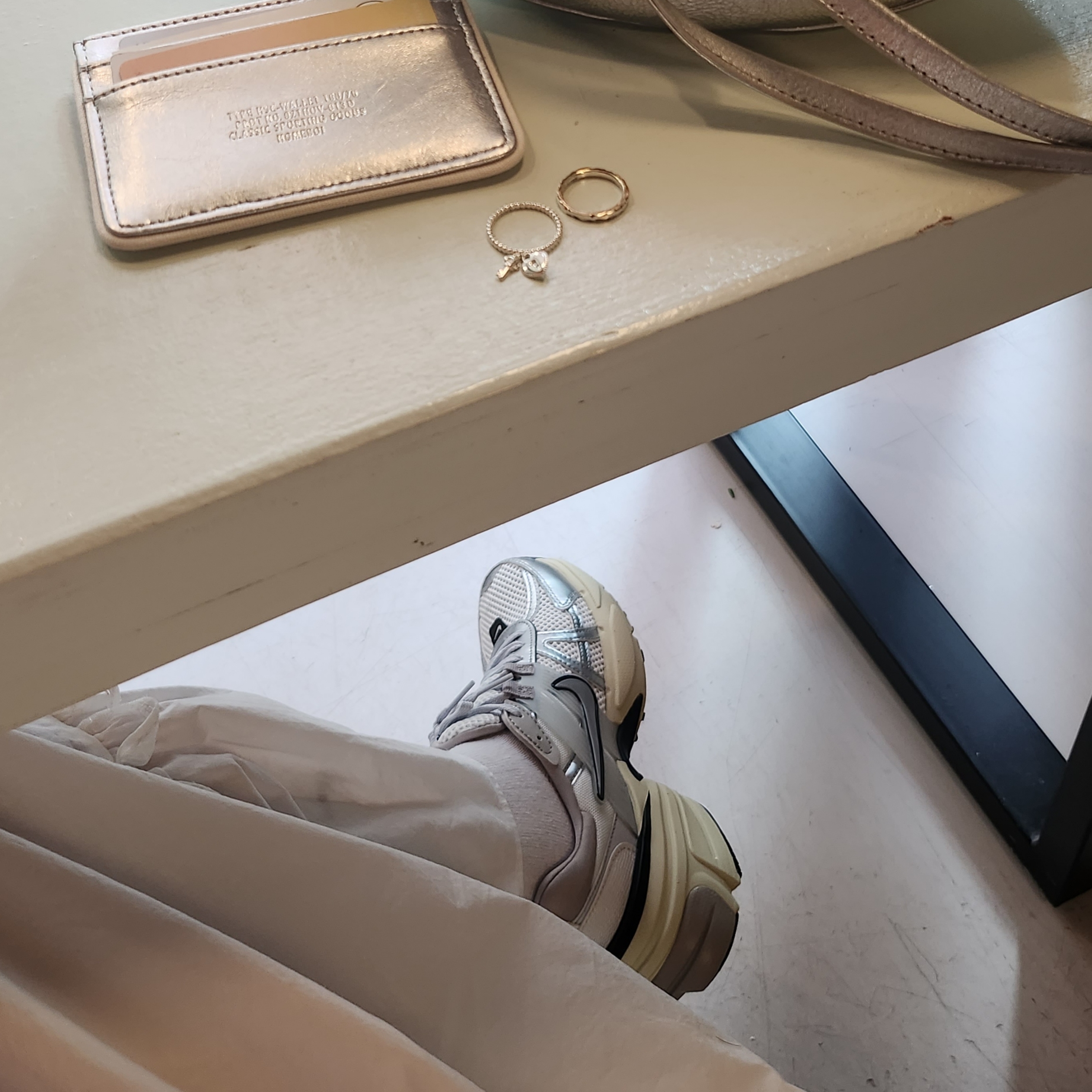 Nike V2K Run Summit White Metallic Silver 착용 스타일