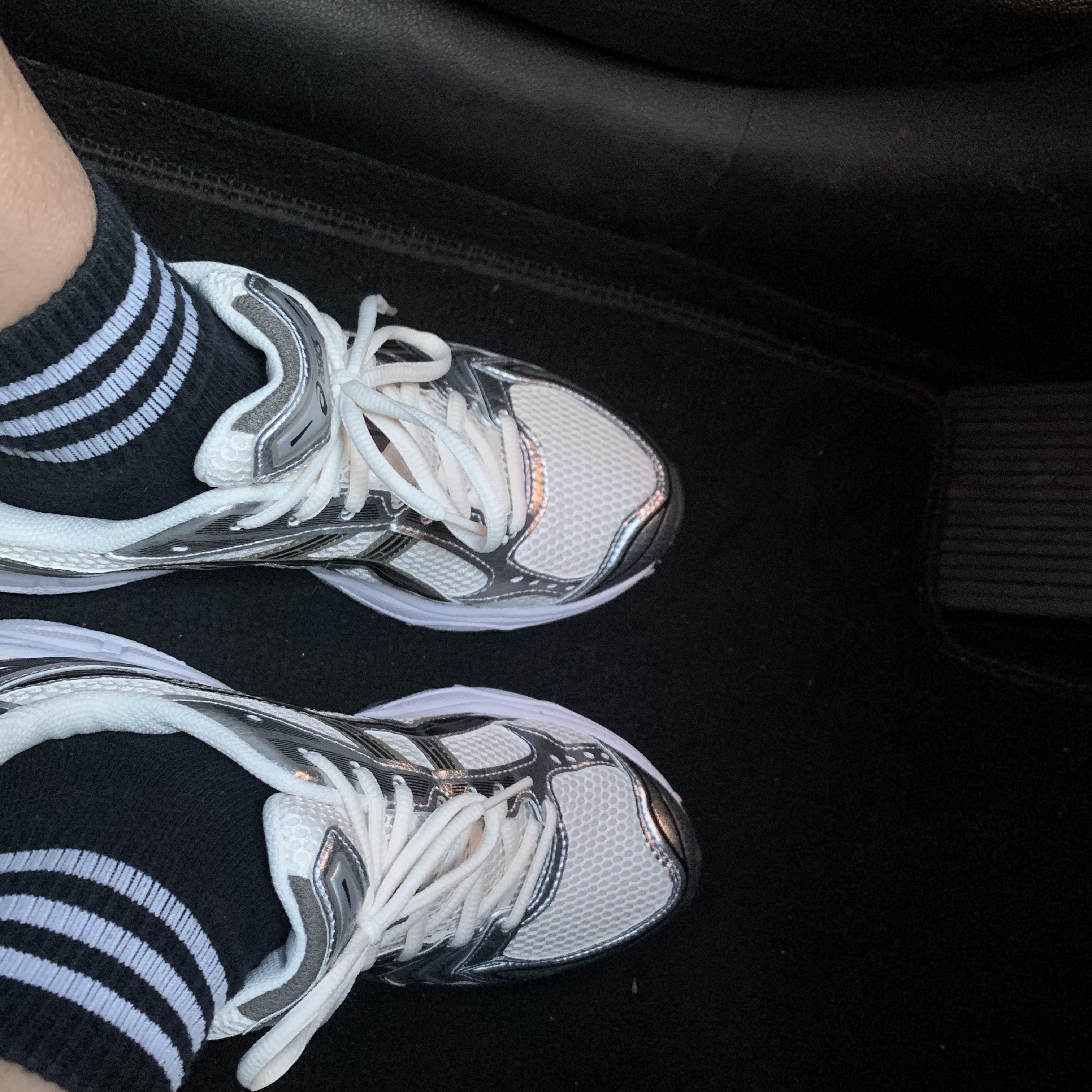 Asics Gel-Kayano 14 Cream Black 착용 스타일