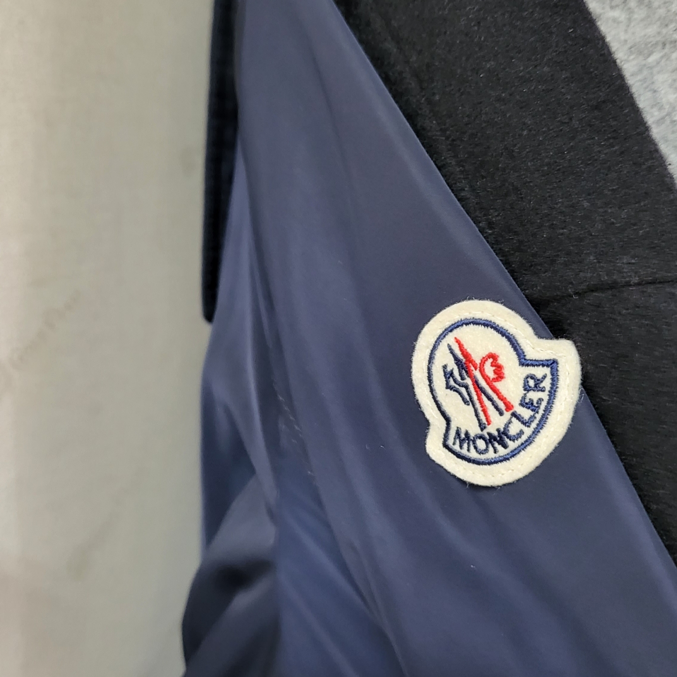 (W) Moncler Kourou Parka Jacket Night Blue - 22SS 착용 스타일