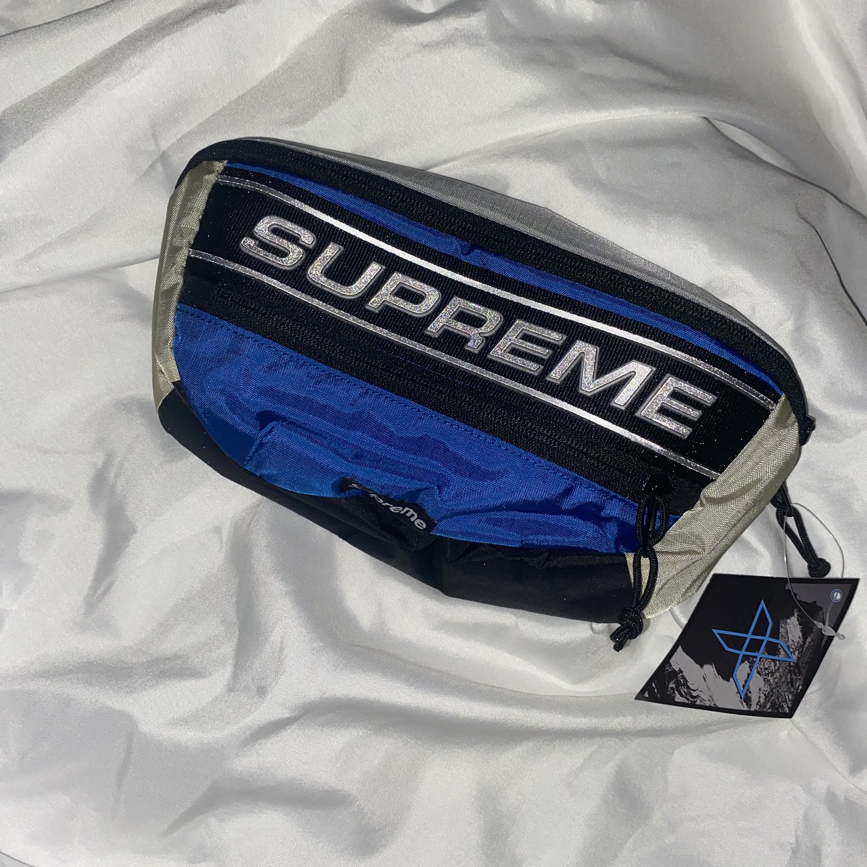 Supreme Waist Bag Blue - 23FW 착용 스타일