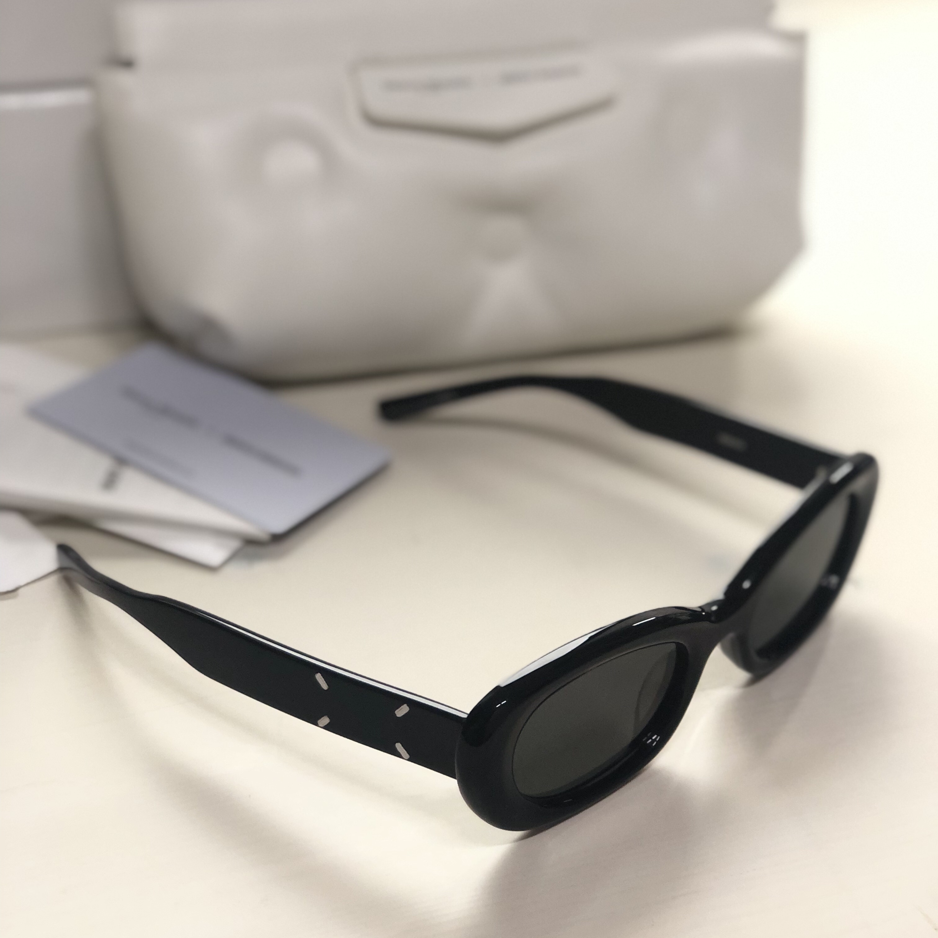 Gentle Monster x Maison Margiela MM004 Black Black 착용 스타일 - 1