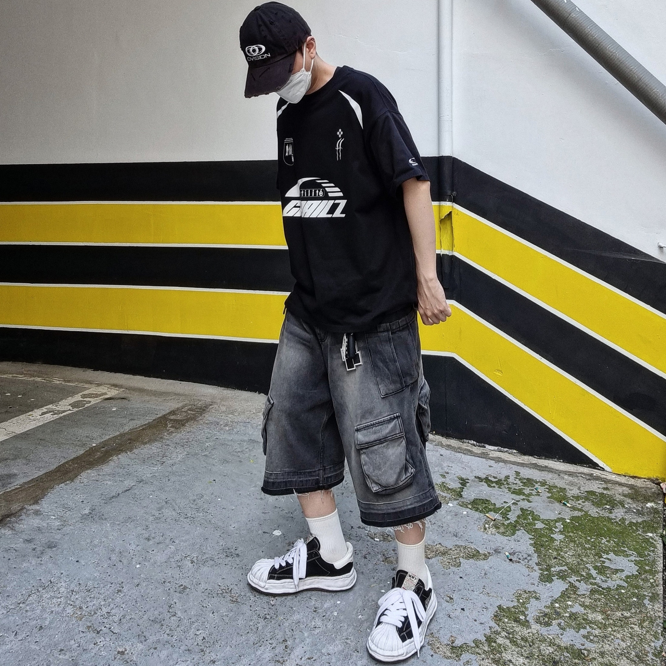 Civision by CSC Vison Destroyed Cap Washed Black, Nos Couleurs Distressed Cargo Shorts Black 착용 스타일
