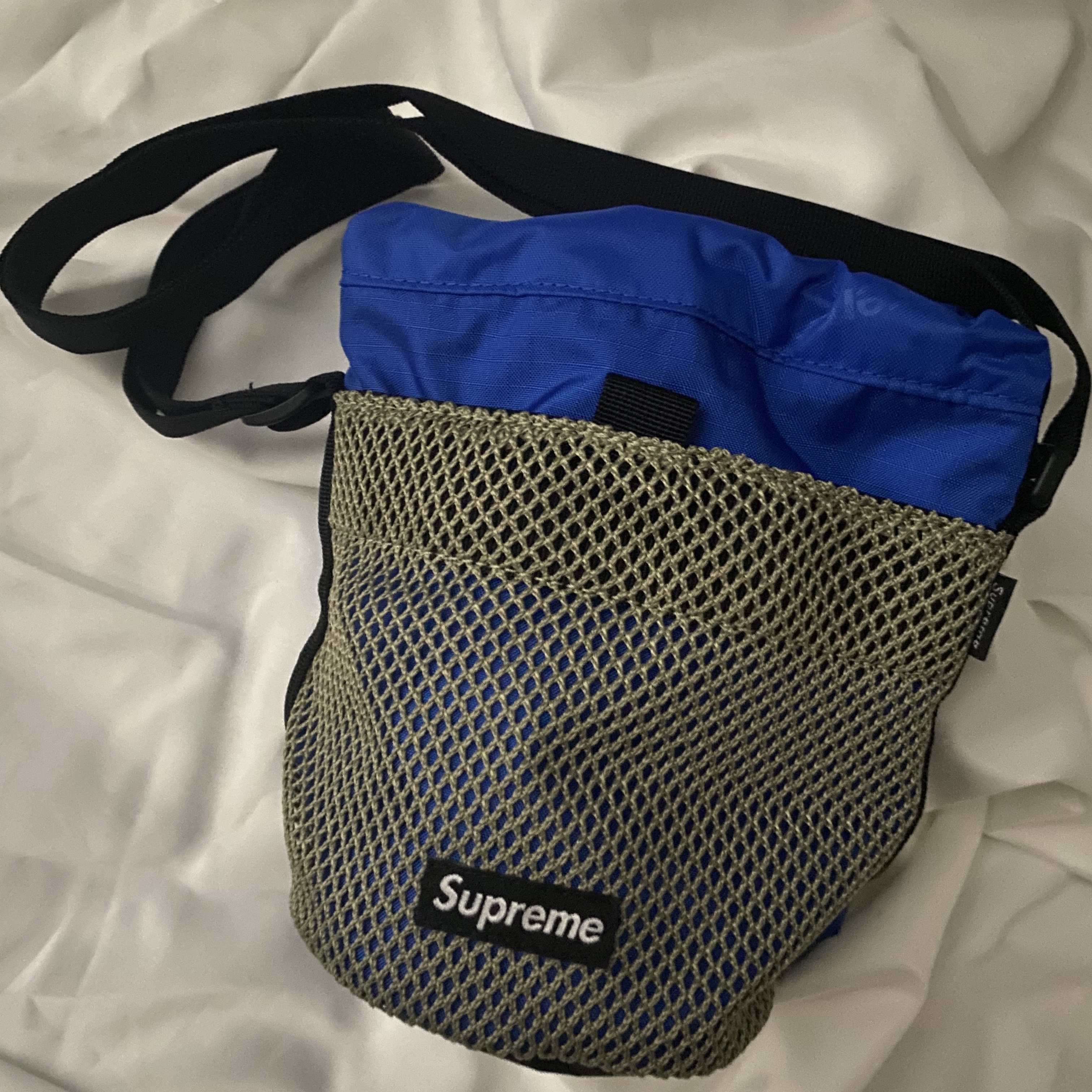 Supreme Small Cinch Pouch Blue - 23FW 착용 스타일 - 1