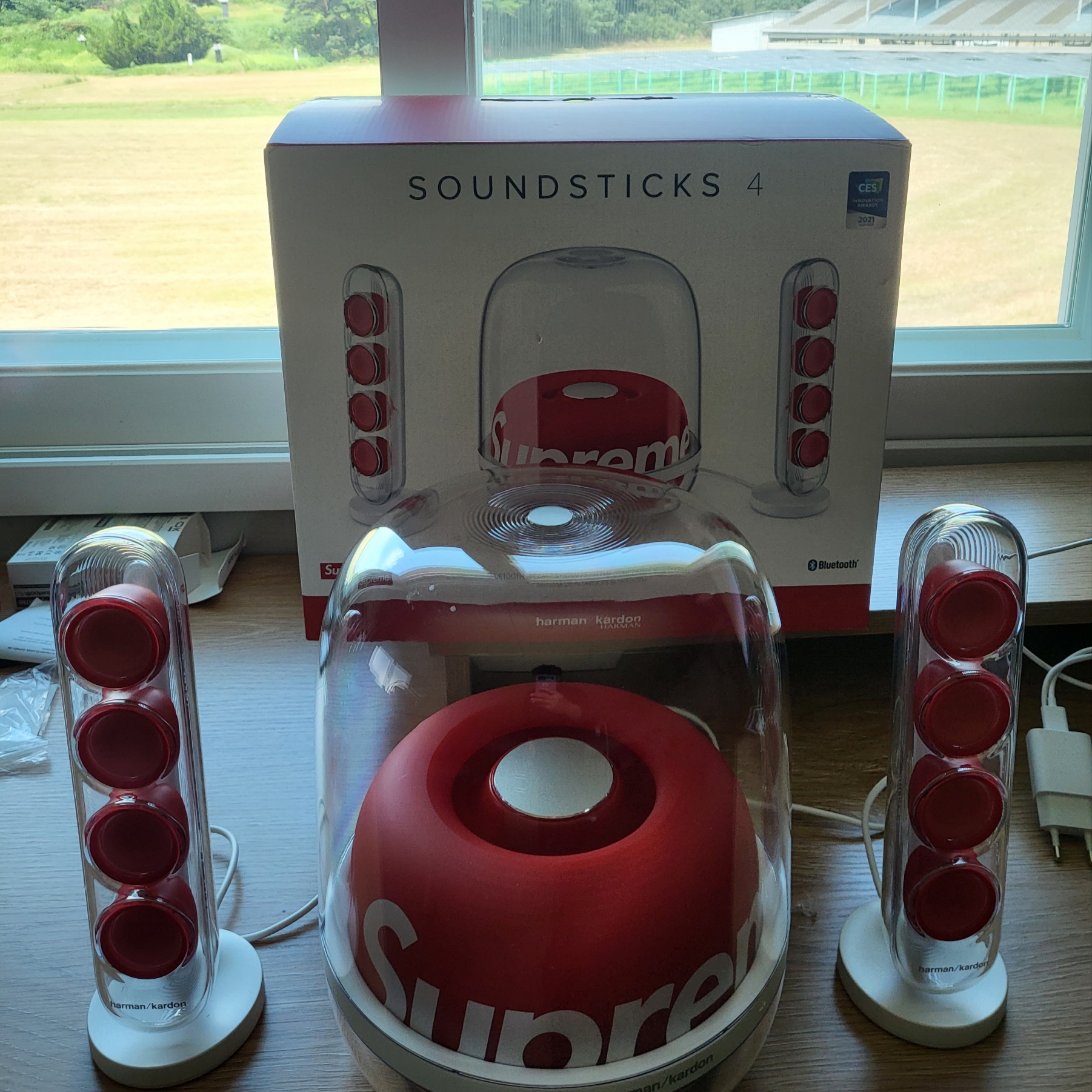 Supreme x Harman Kardon Soundsticks White (Korean Ver.) - 23FW 착용 스타일