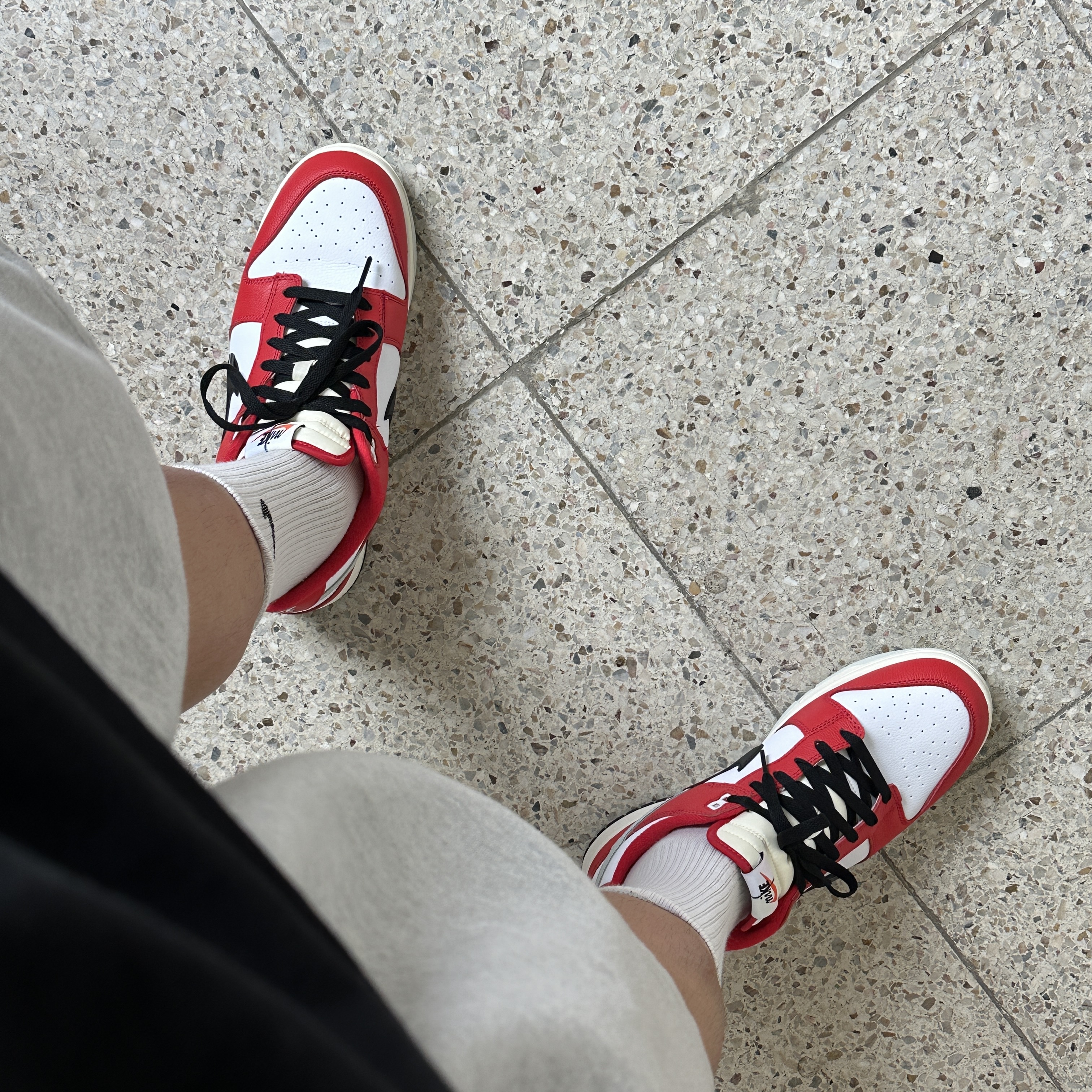 Nike Dunk Low Retro PRM University Red Black 착용 스타일