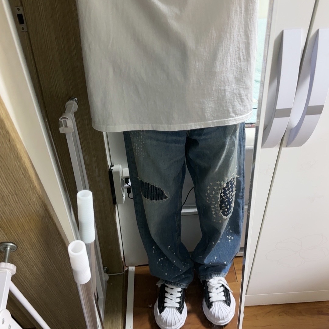 Stussy Plush T-Shirt White, Zara x Ader Error Patchwork Jeans Blue 착용 스타일