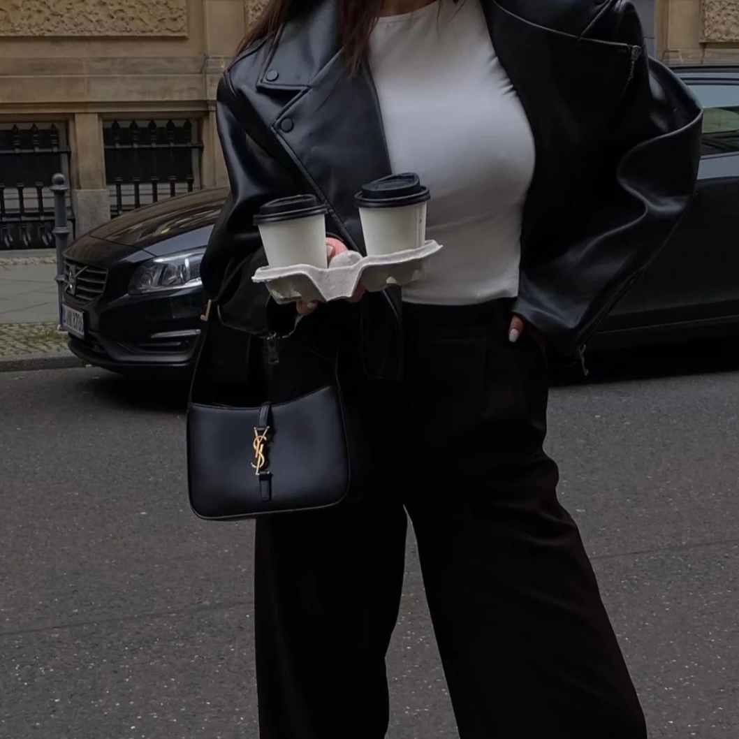 Saint Laurent Le 5 A 7 Mini Hobo in Smooth Leather Black 착용 스타일