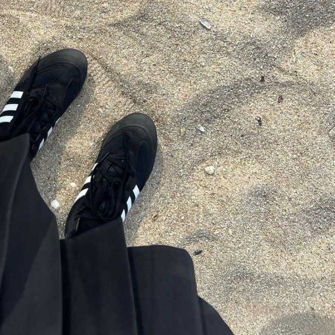 Adidas Box Hog 2.0 Boots Core Black Cloud White 착용 스타일