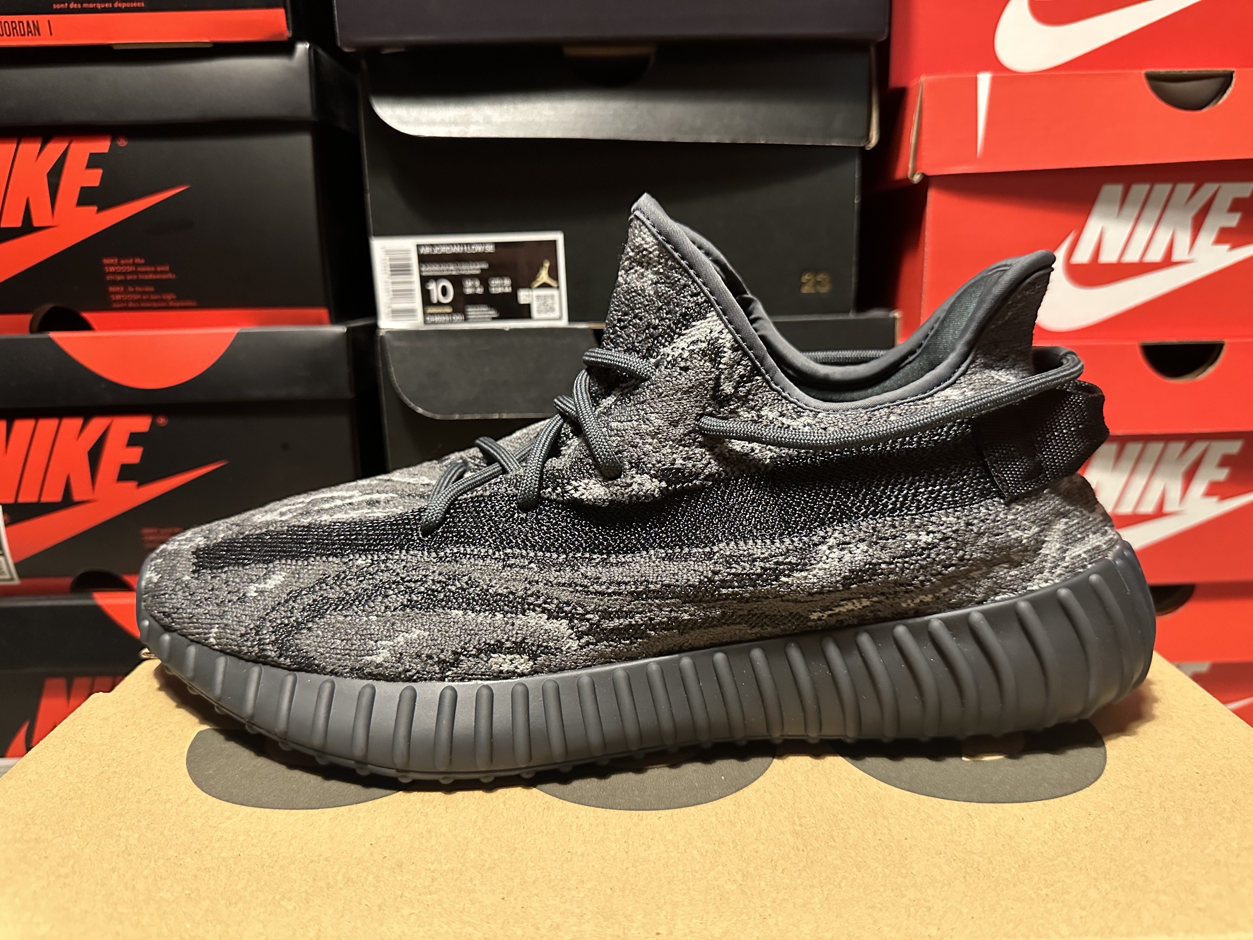 Adidas Yeezy Boost 350 V2 MX Dark Salt 착용 스타일 - 5