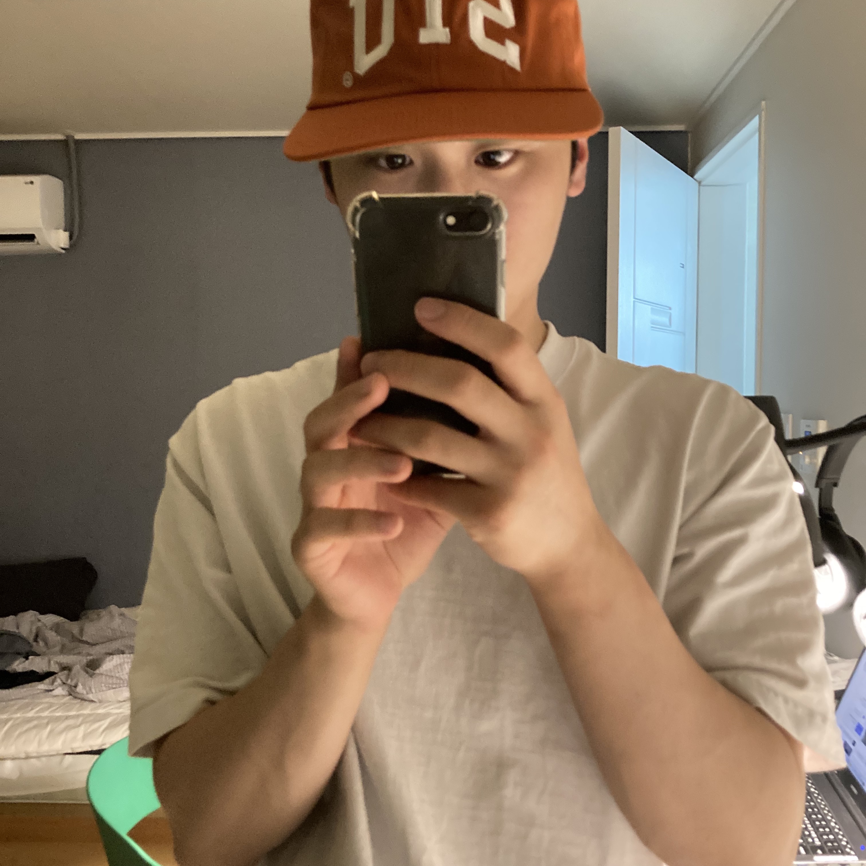 Stussy Stu Arch Strapback Cap Dark Orange 착용 스타일