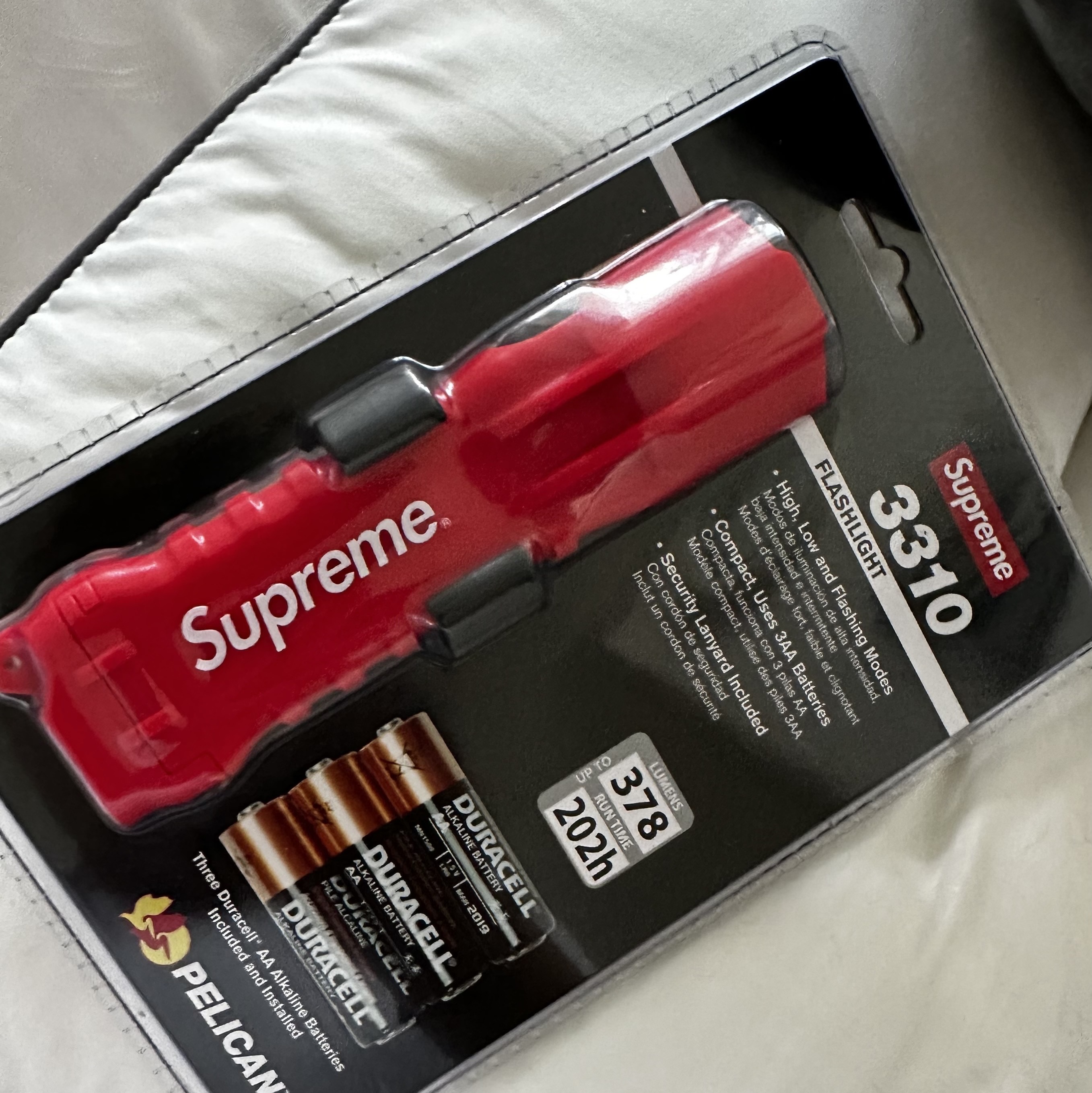 Supreme x Pelican 3310PL Flashlight Red - 19SS 착용 스타일