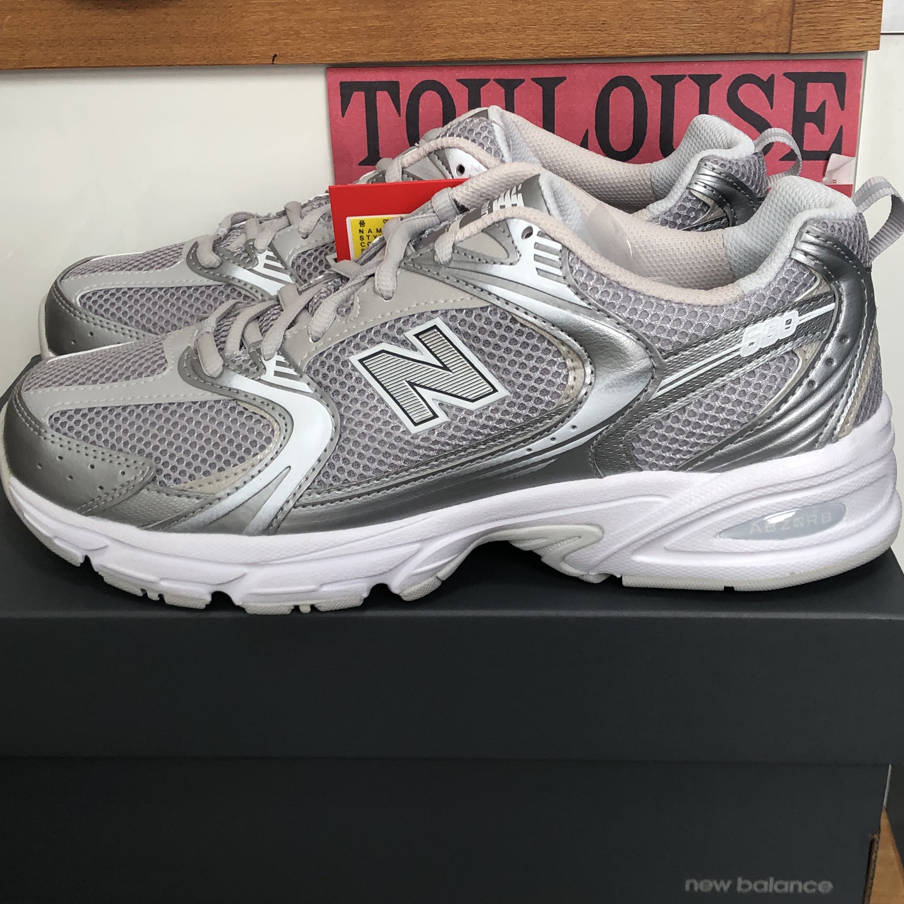 New Balance 530 Silver Grey 착용 스타일