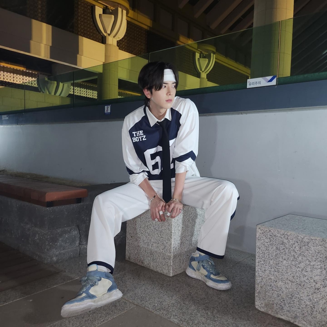 Maison Mihara Yasuhiro Wayne OG Sole Distressed Leather Low-top Sneaker Blue White 착용 스타일 - 3
