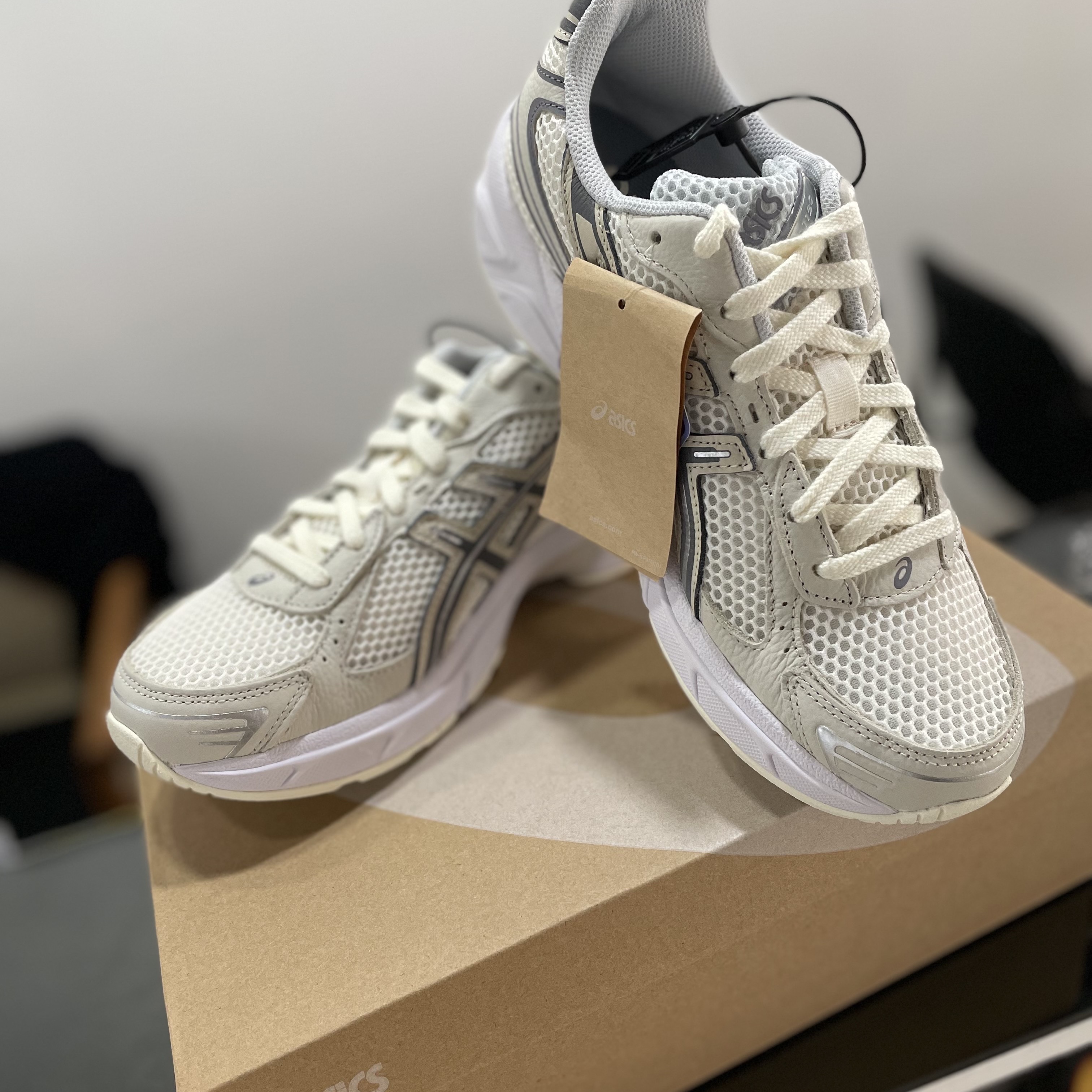 Asics Gel-1130 Cream Carbon 착용 스타일