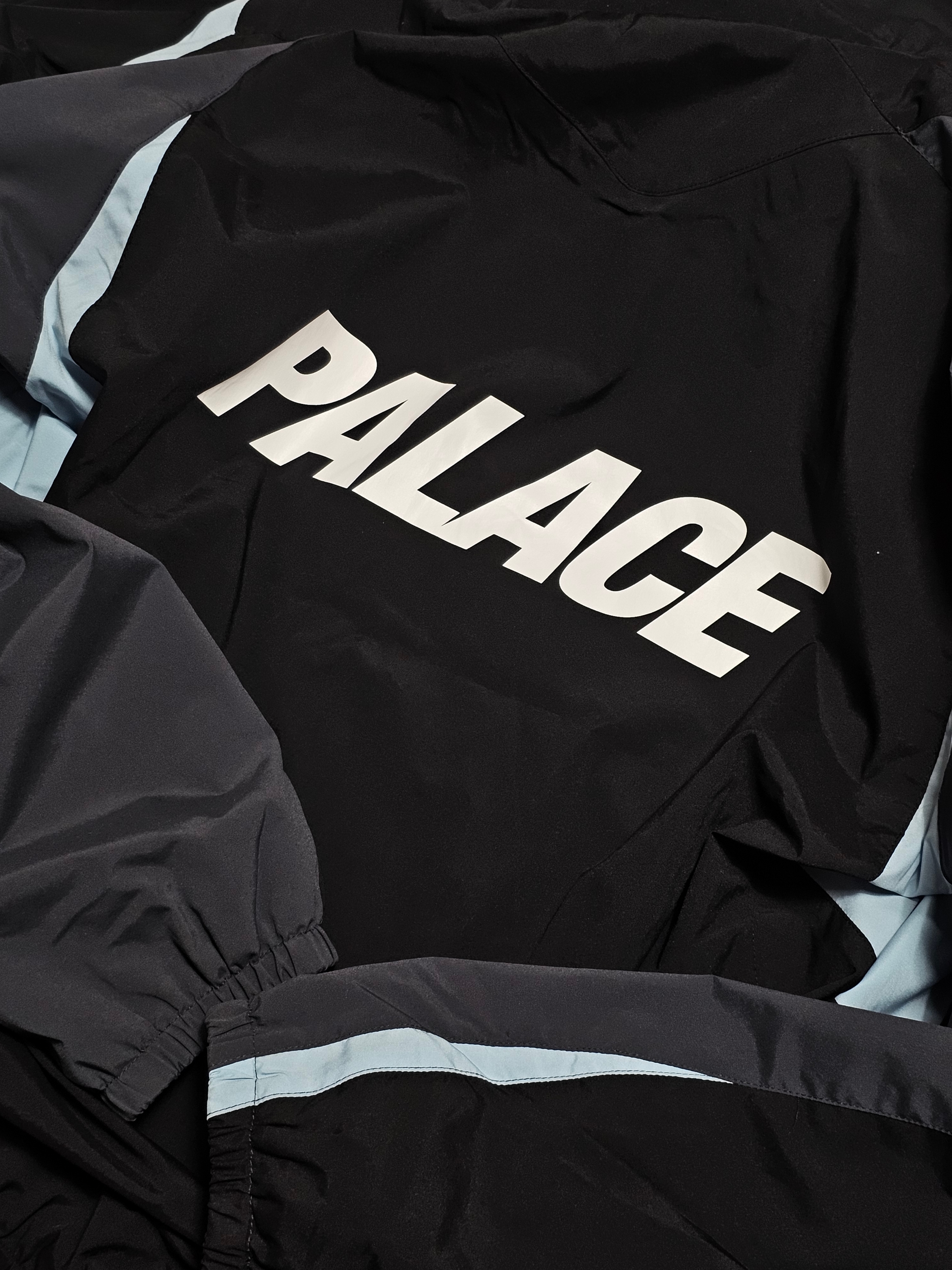 Palace Pro Shell Jacket Black - 23FW 착용 스타일