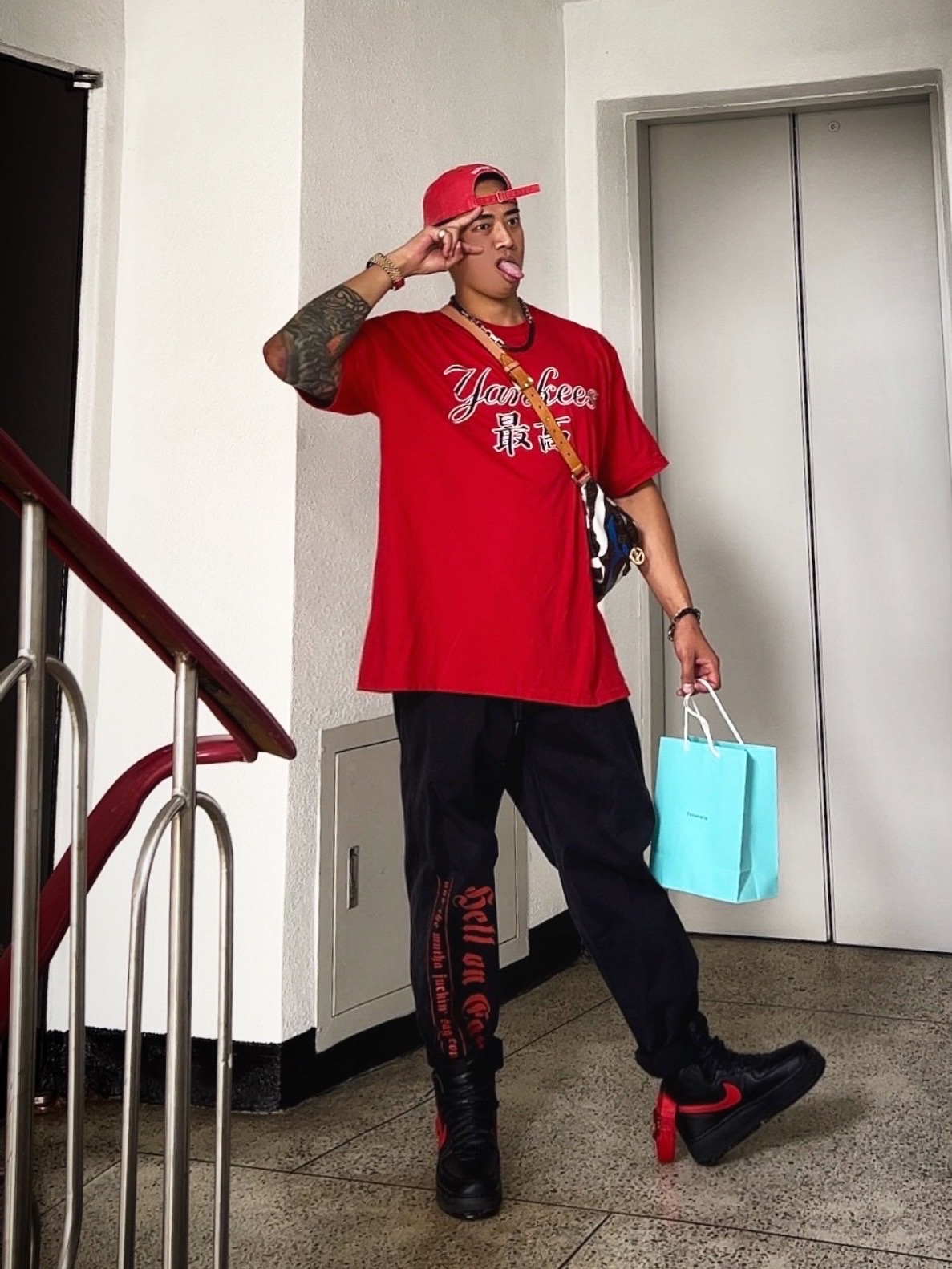 Supreme Pigment Print S Logo 6-Panel Red - 23FW, Supreme x MLB Kanji Teams T-Shirt Yankees Red - 22FW 착용 스타일 - 2