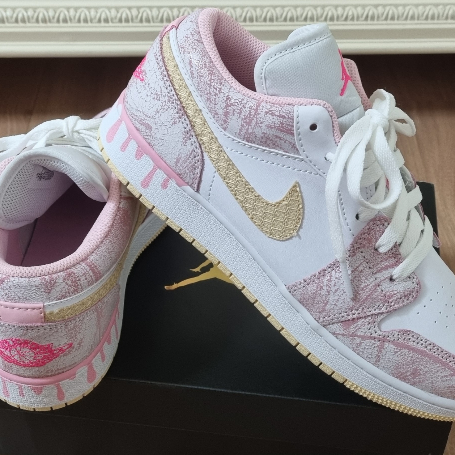 (GS) Jordan 1 Low SE Pale Vanilla 착용 스타일 - 1
