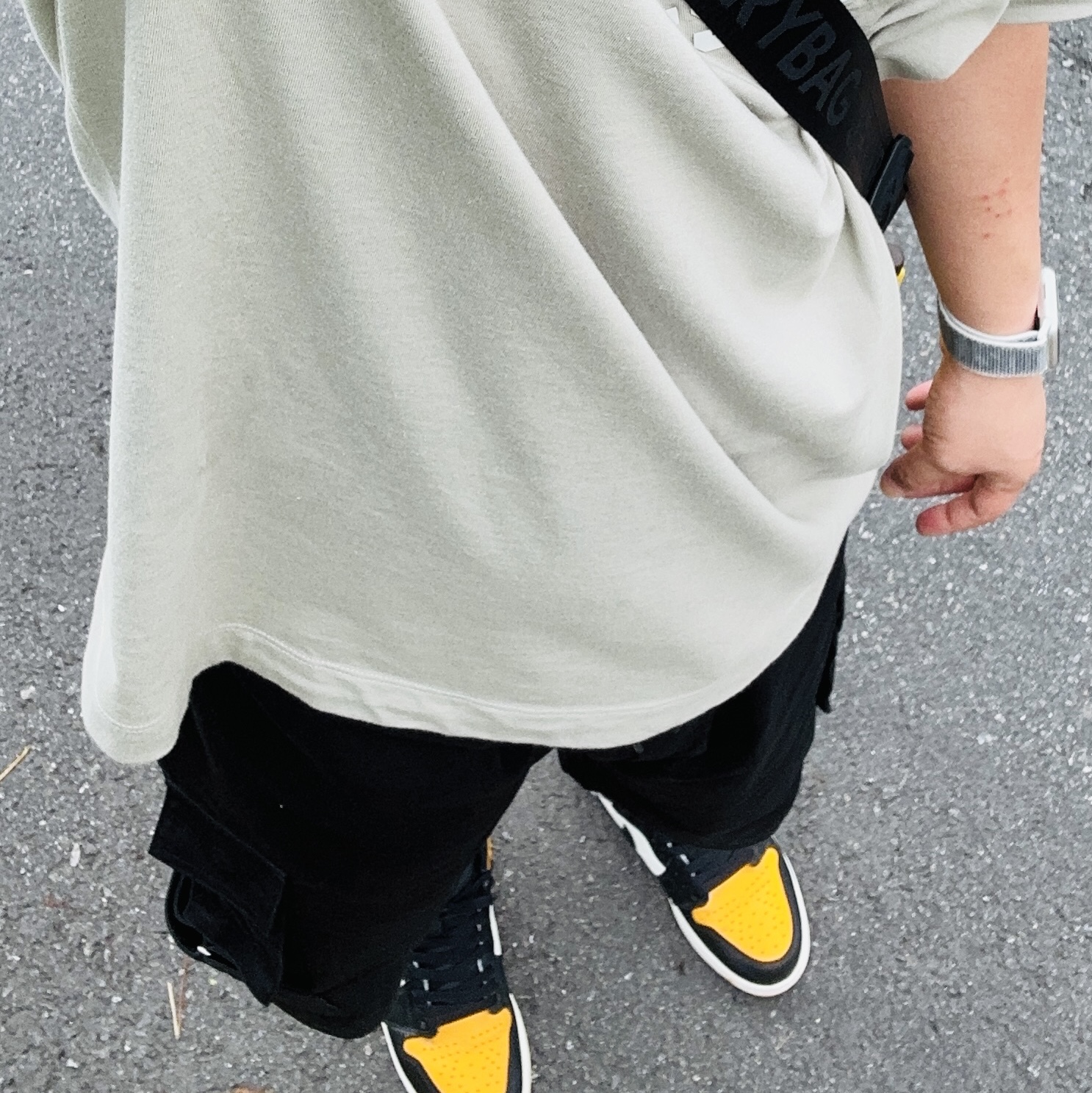 Essentials SS T-Shirt Seal - 23SS, Jordan 1 Retro High OG Taxi 착용 스타일 - 2