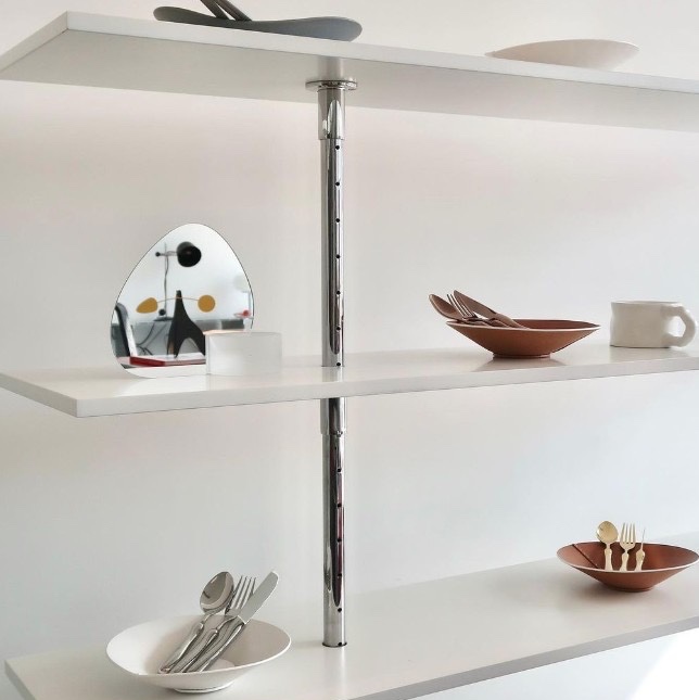 Tecta S44 Book Shelf White 착용 스타일 - 2