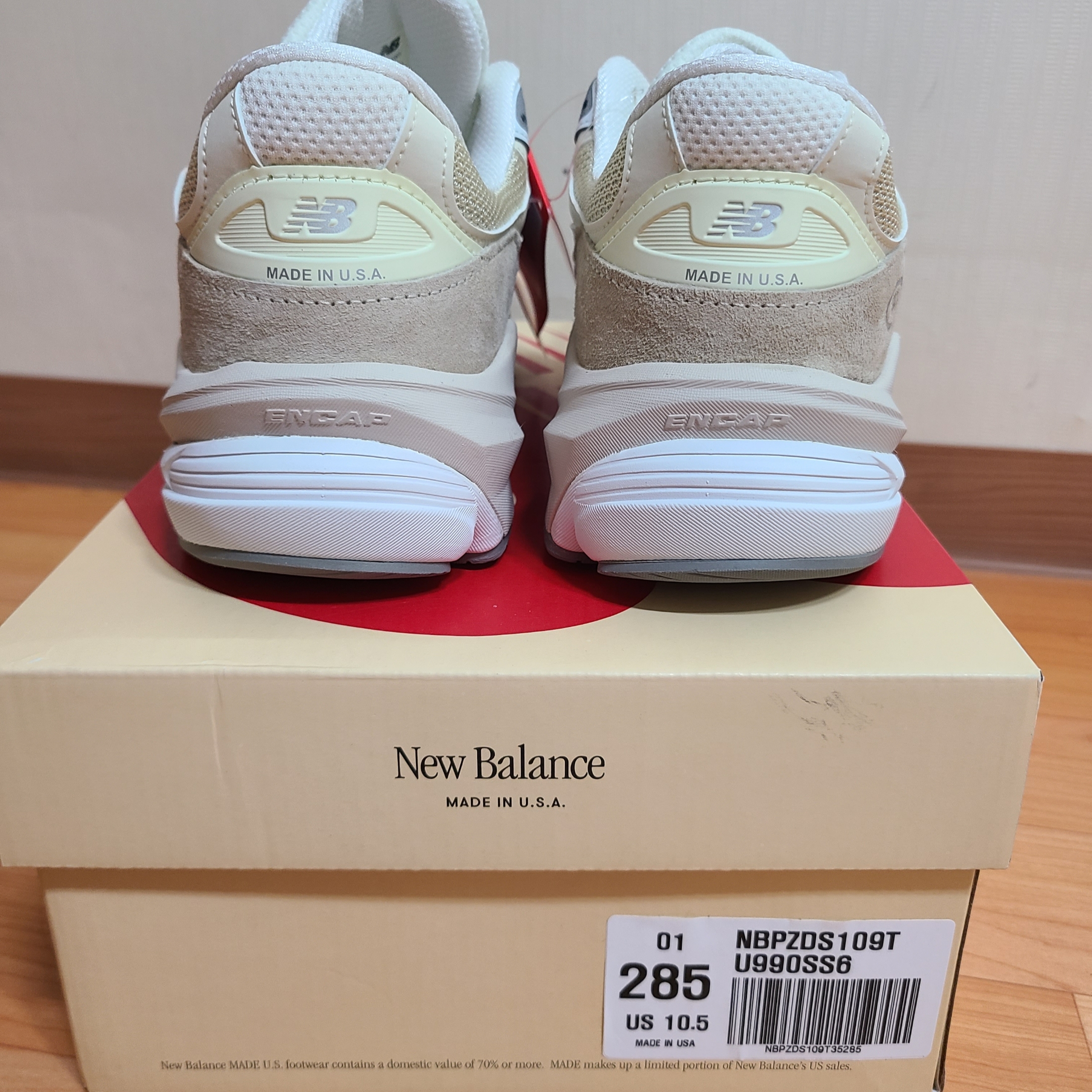 New Balance 990v6 Made in USA Cream Mindful Grey 착용 스타일 - 2