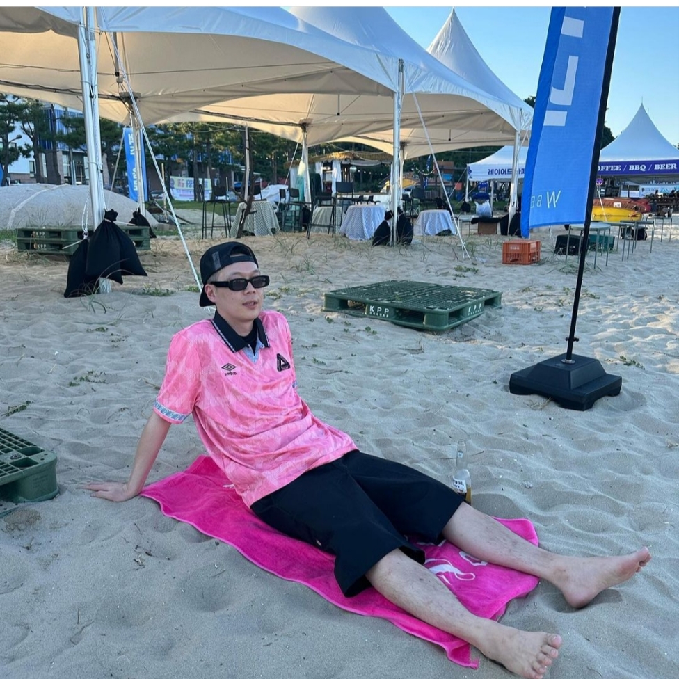 Palace x Umbro Classic Jersey Geranium Pink - 22FW 착용 스타일