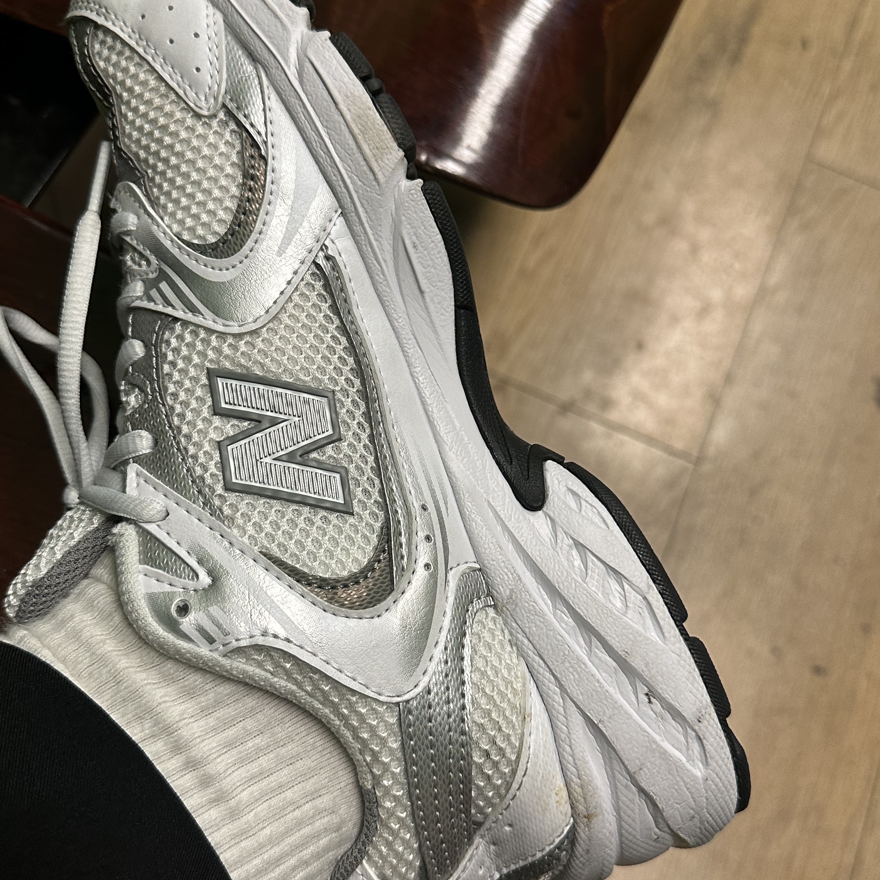 New Balance 530 White Silver 착용 스타일