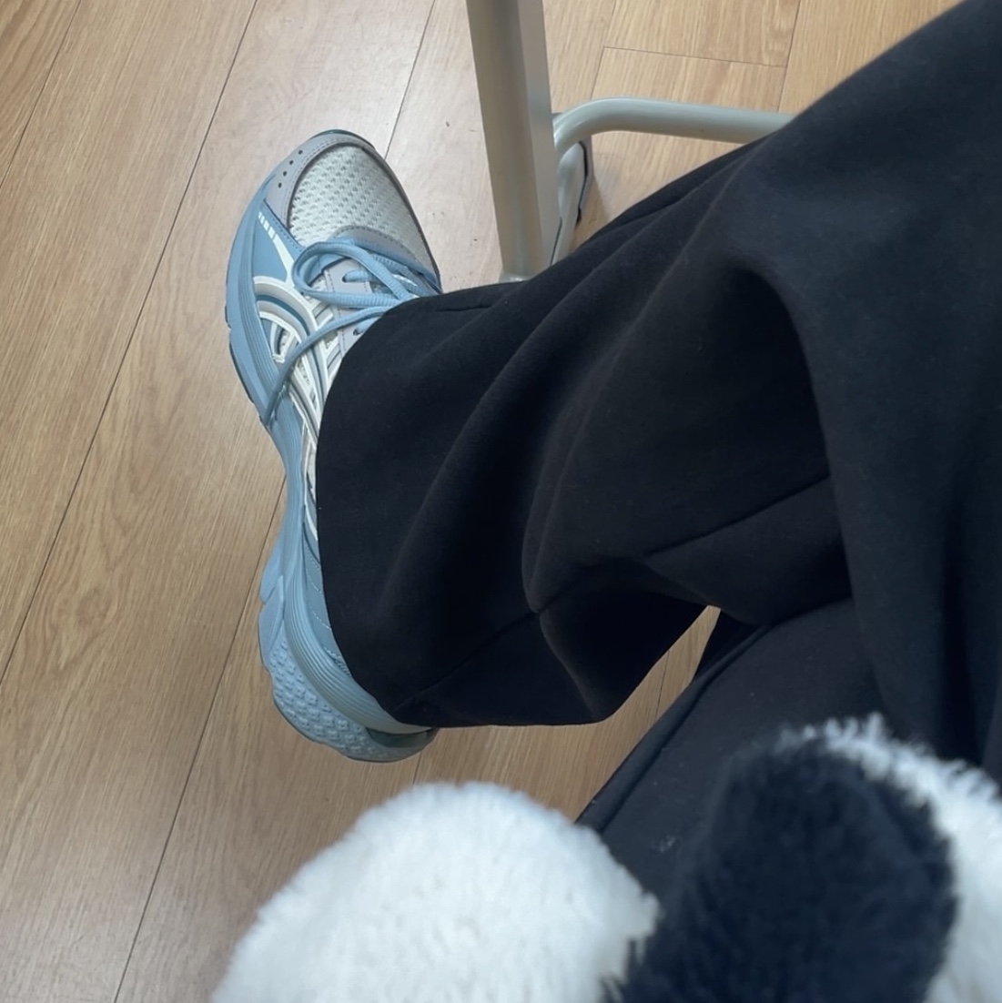 Asics Gel-Kyrios Cream Oyster Grey 착용 스타일
