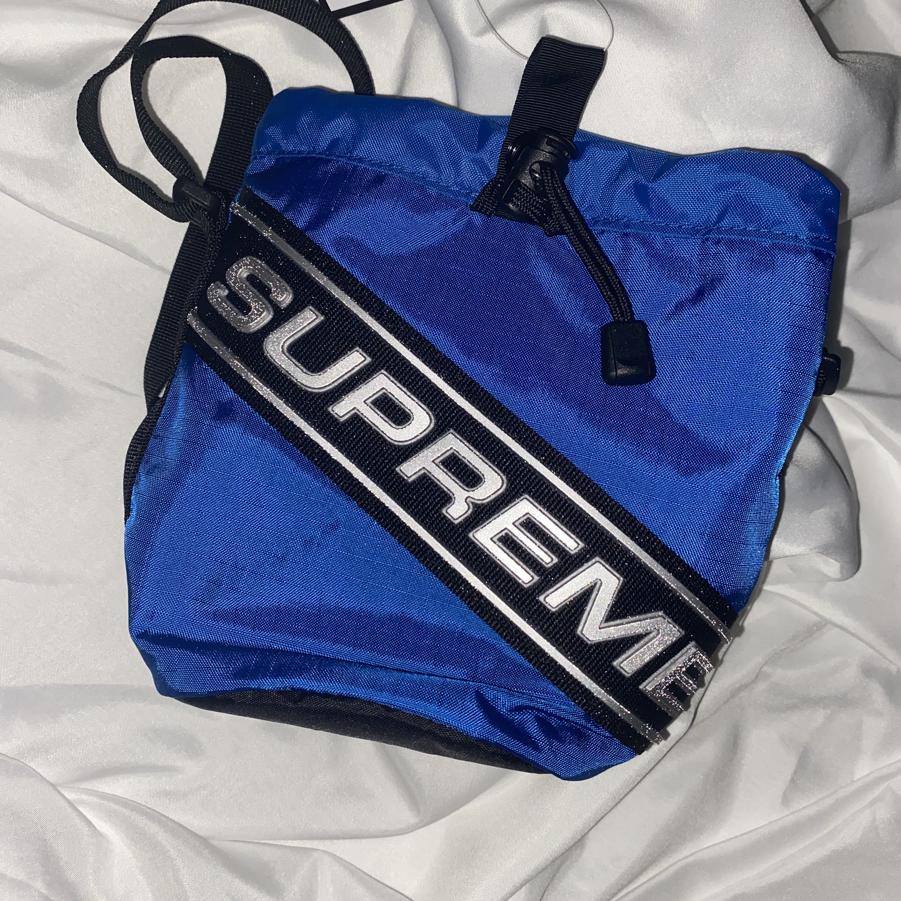 Supreme Small Cinch Pouch Blue - 23FW 착용 스타일 - 2