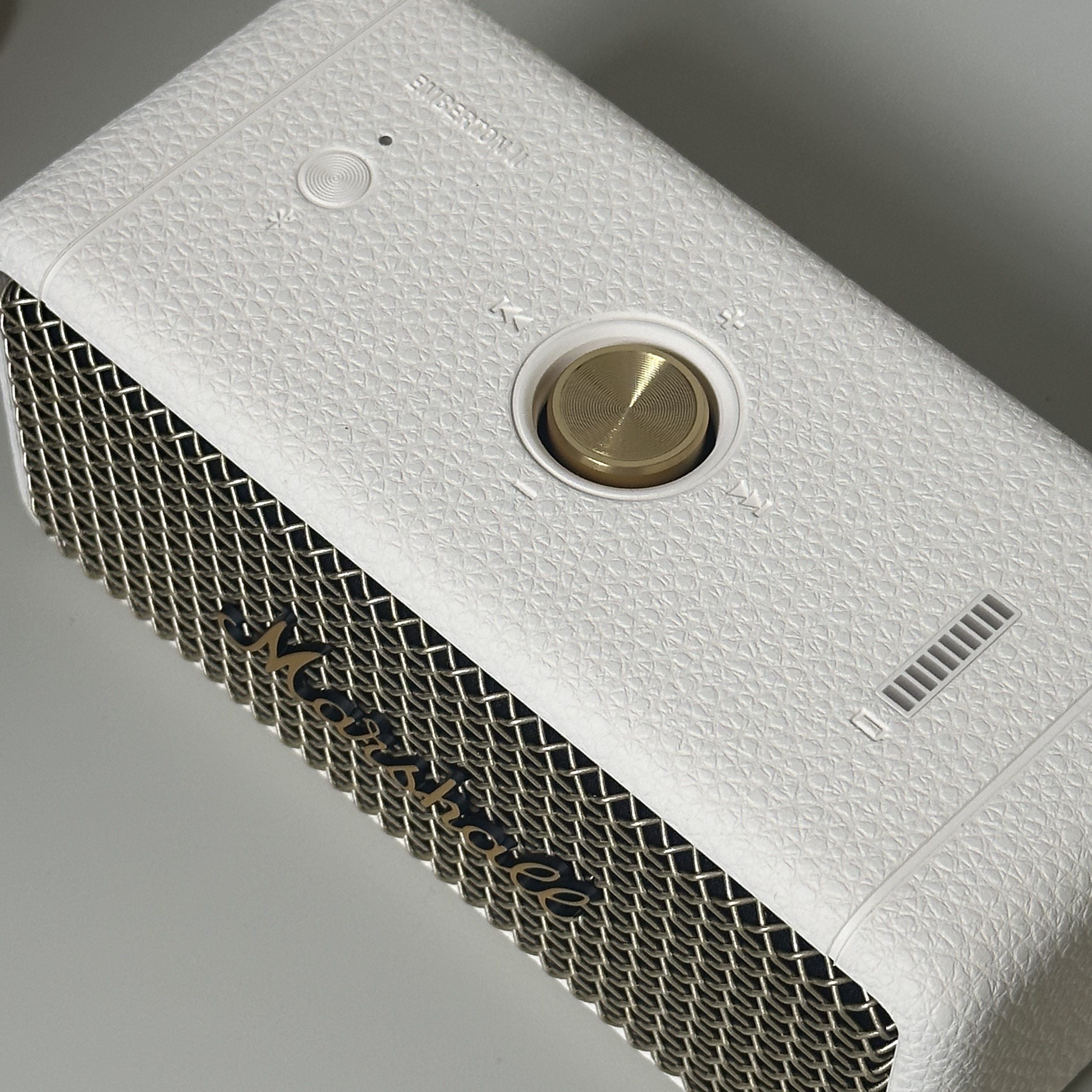Marshall Emberton II Cream (Korean Ver.) 착용 스타일