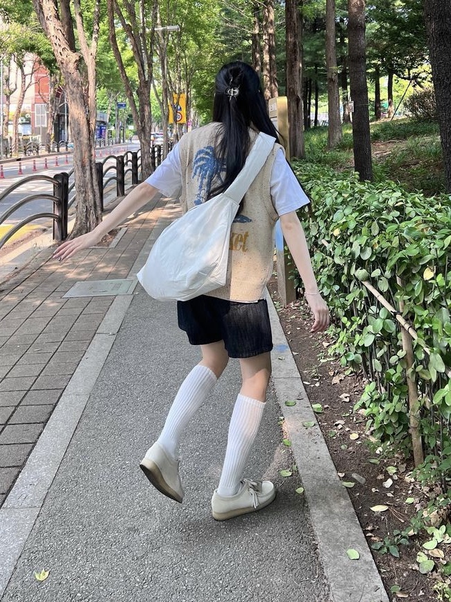 Clarks Women Wallabee Nubuck White 착용 스타일