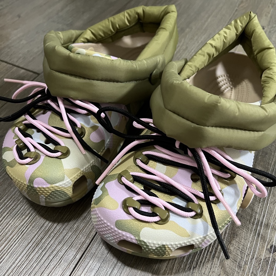 Crocs x Casestudy Classic Clog Multi 착용 스타일 - 1