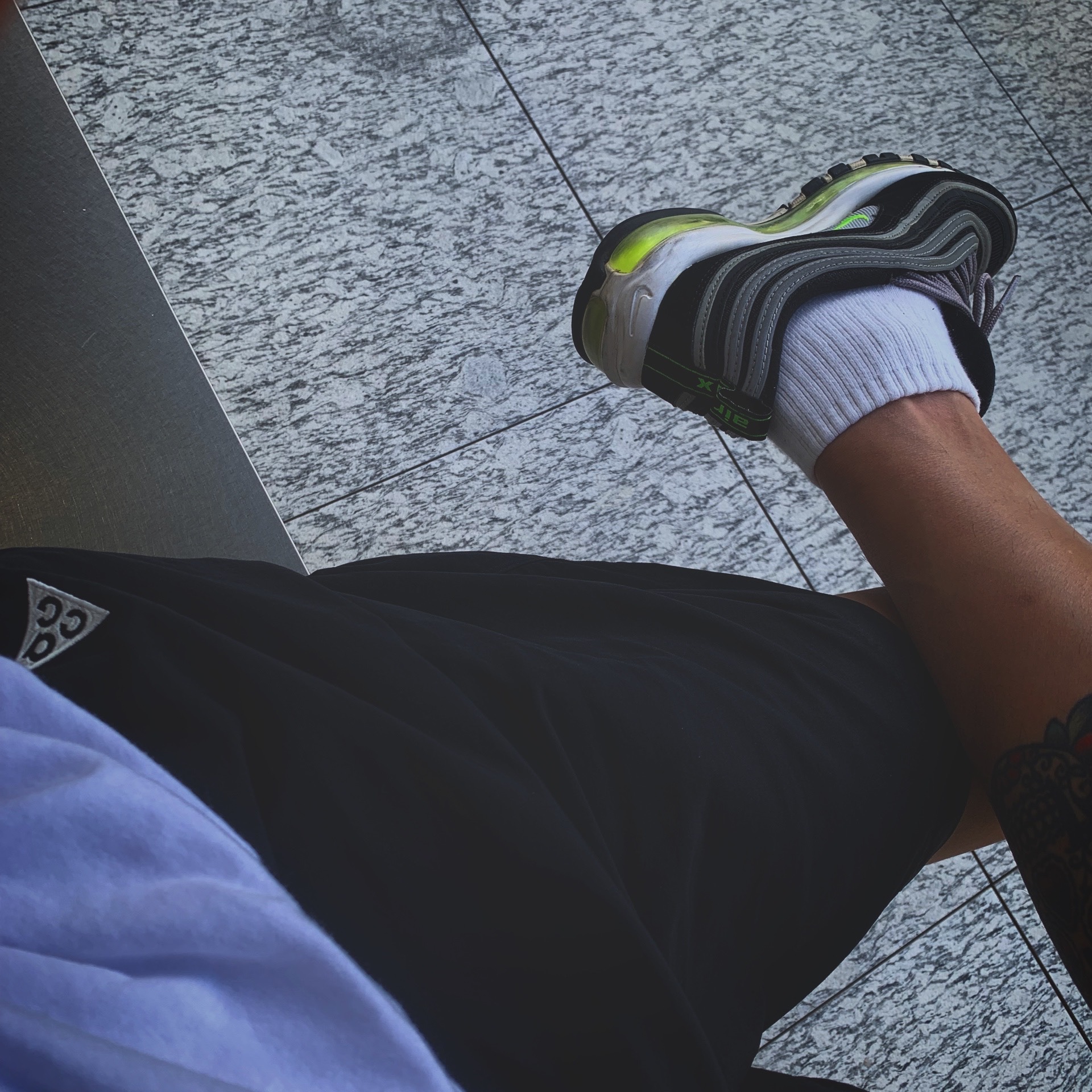 Nike Air Max 97 OG Black Volt Asia 착용 스타일 - 3