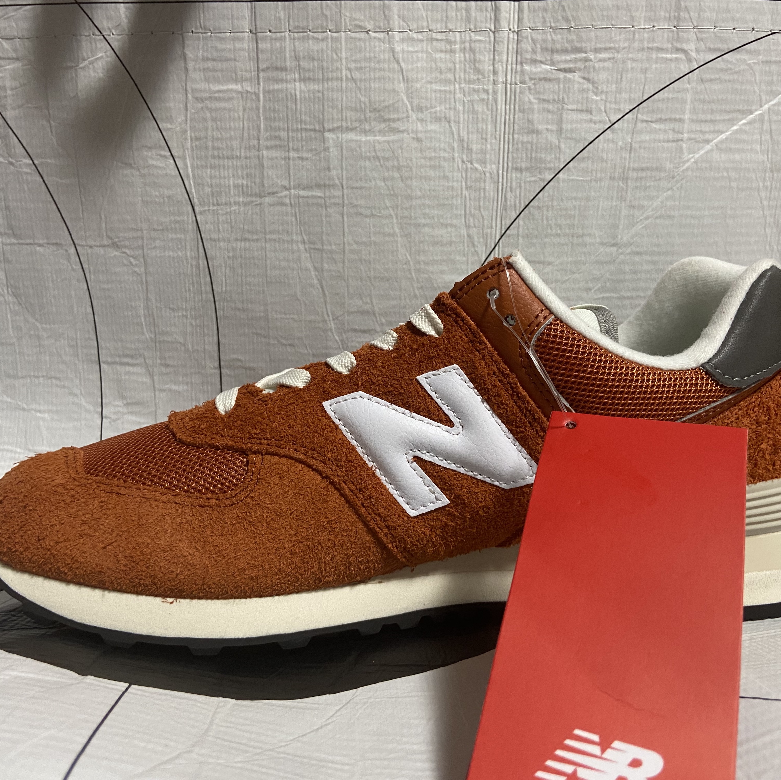 New Balance 574 Heritage Orange Burst White 착용 스타일