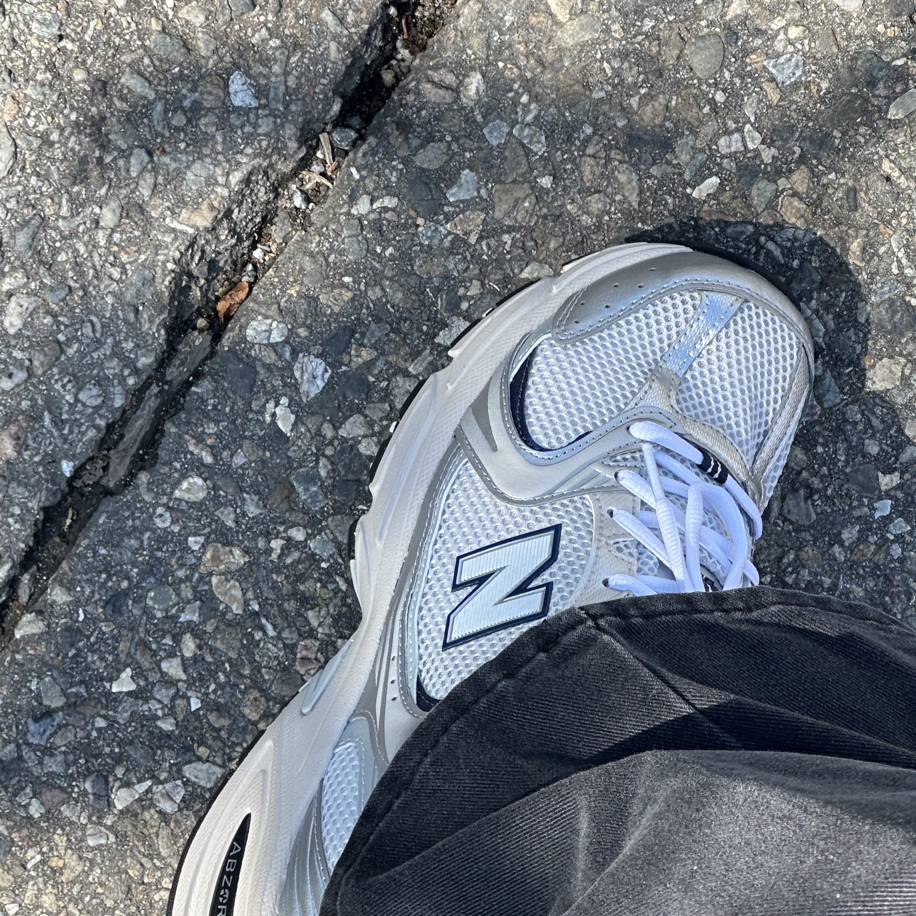 New Balance 530 Steel Grey 착용 스타일 - 2