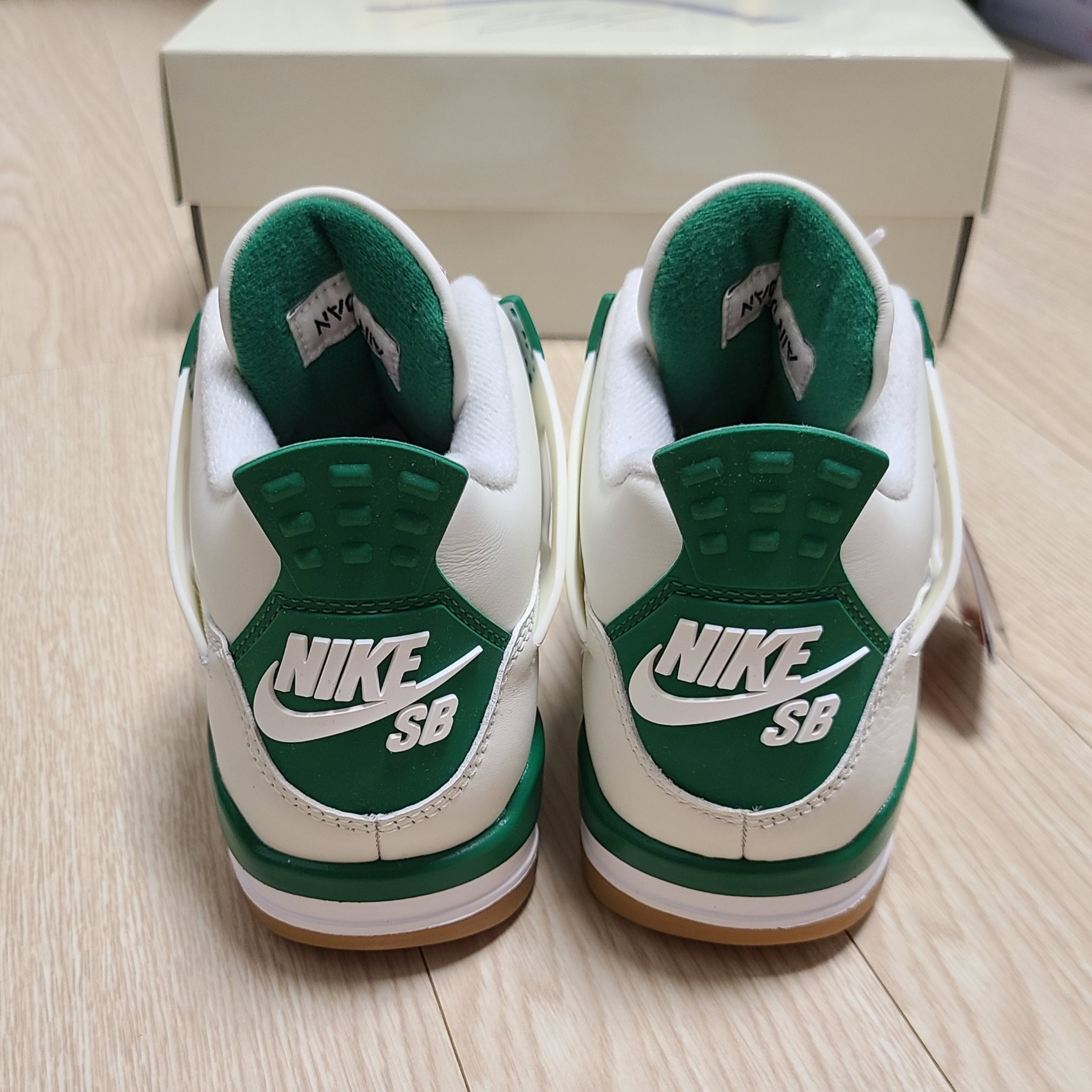 Jordan 4 x Nike SB Retro SP Pine Green 착용 스타일 - 2