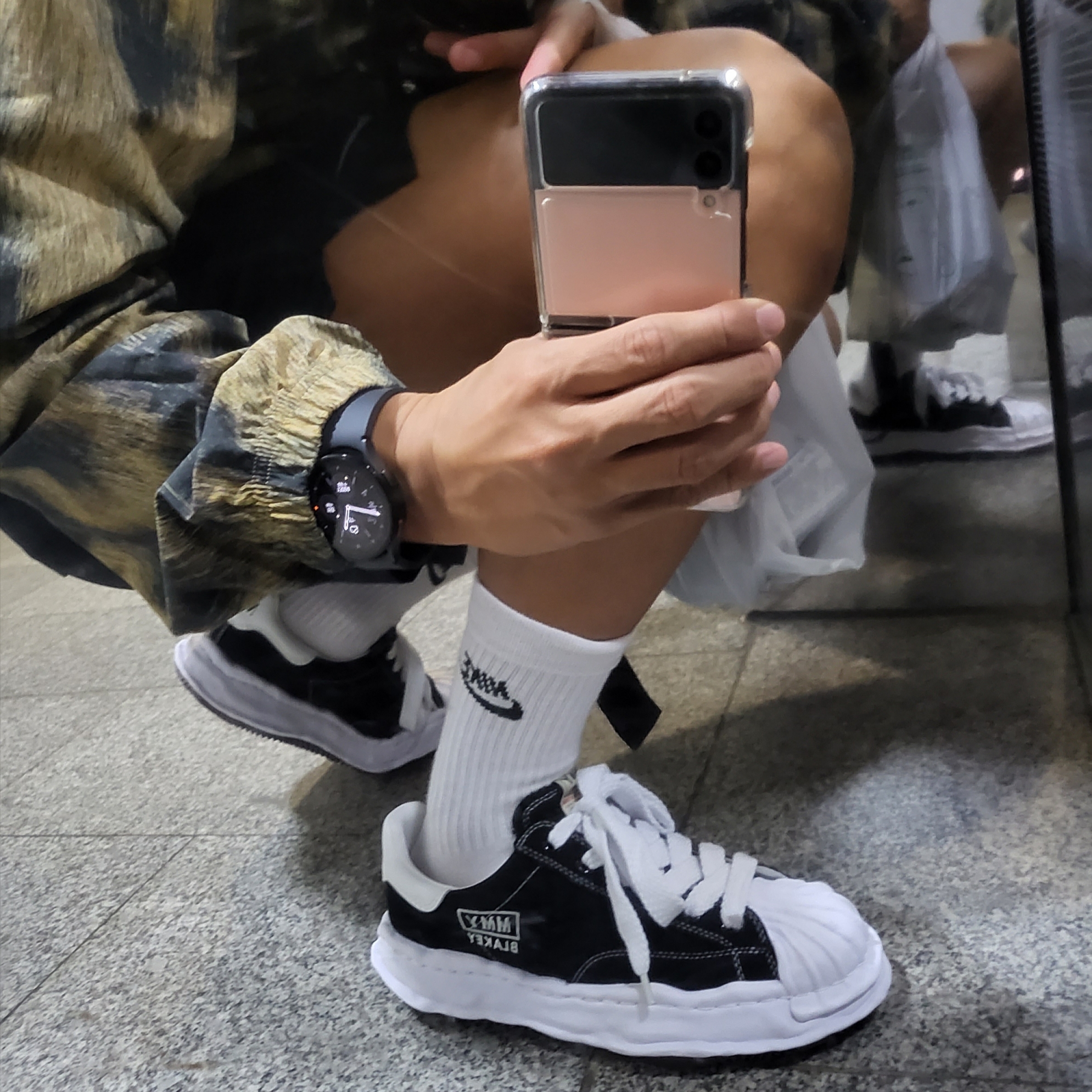 Maison Mihara Yasuhiro Blakey OG Sole Canvas Low-top Sneakers Black White, Stussy Fur Print Beach Shell Jacket Brown 착용 스타일