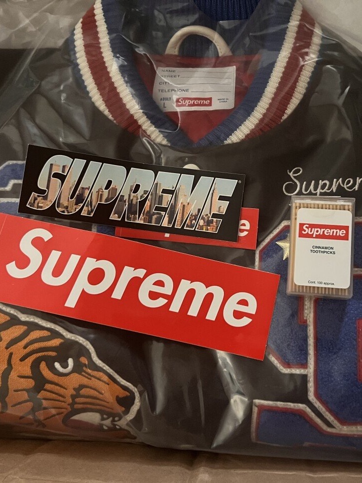 Supreme Tiger Varsity Jacket Brown - 23FW 착용 스타일 - 2