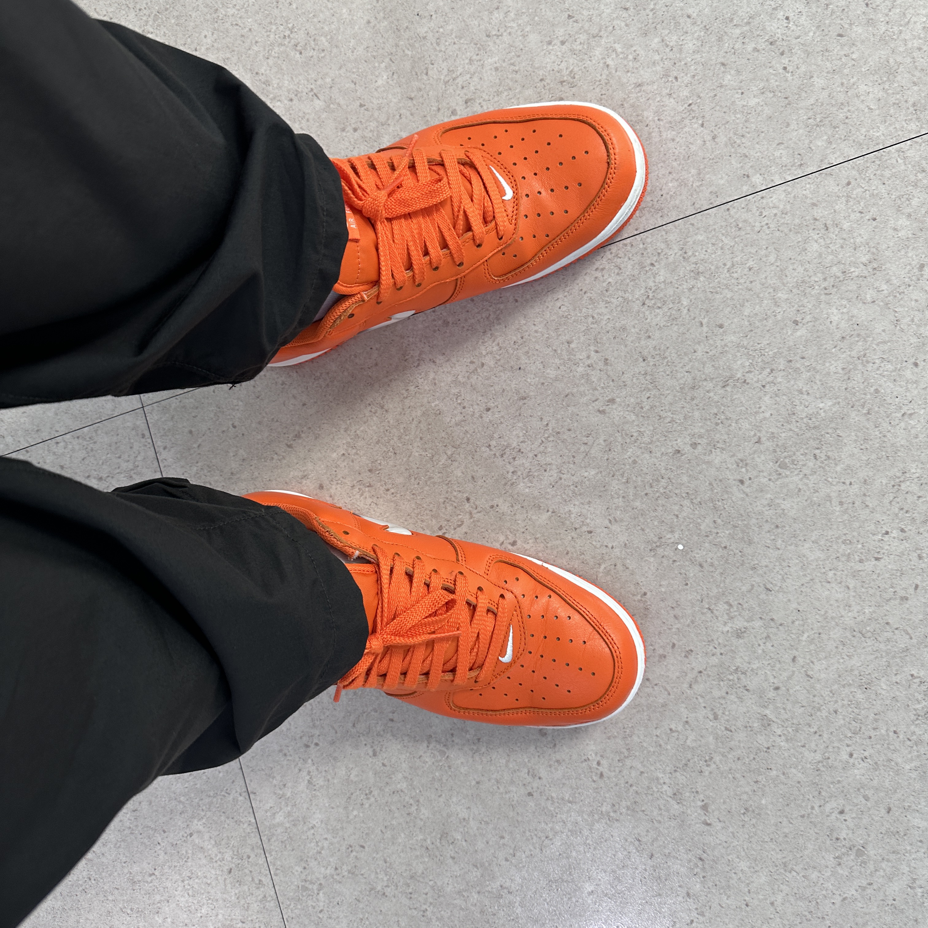 Nike Air Force 1 Low Retro Color of The Month Safety Orange 착용 스타일