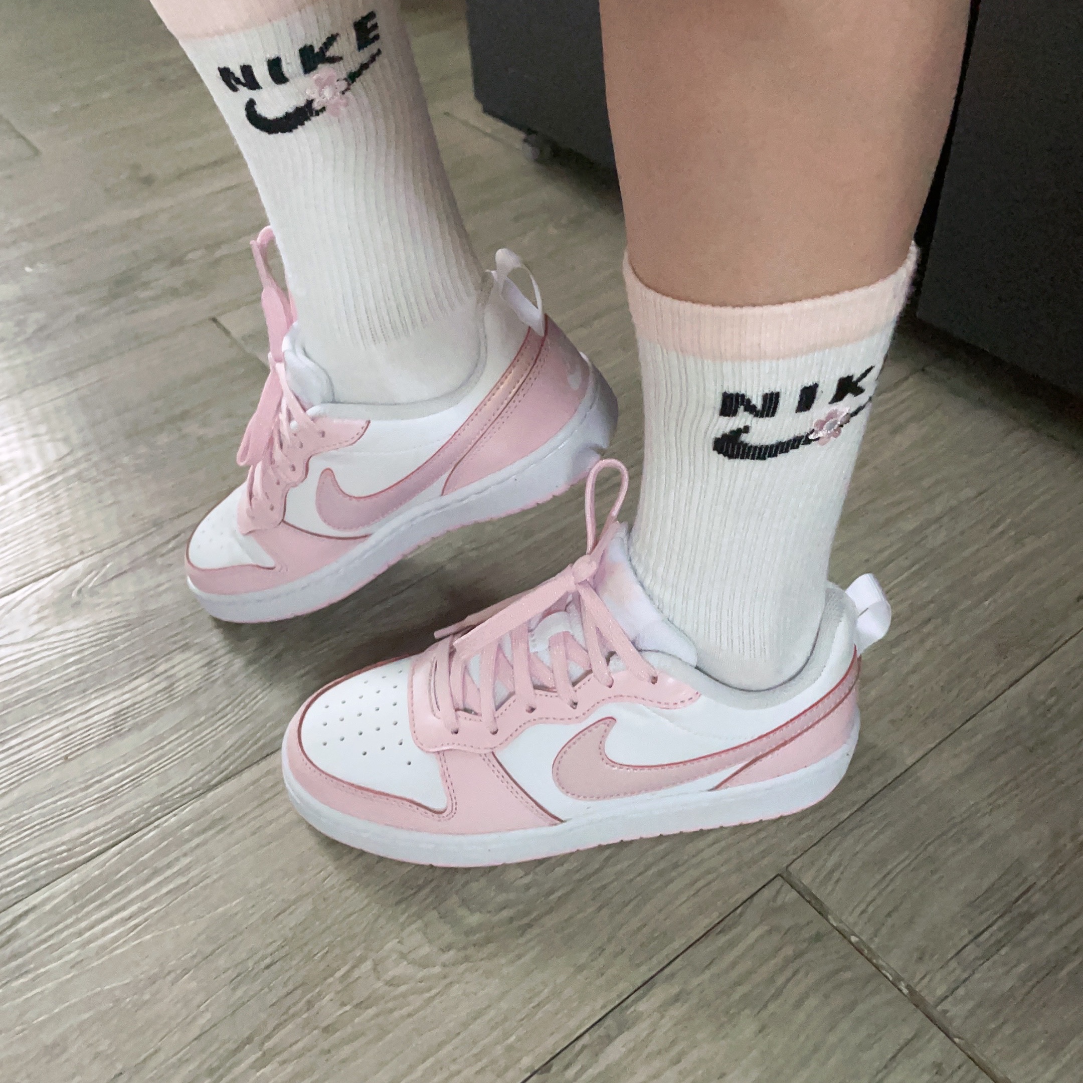 (GS) Nike Court Borough 2 SE White Pink Foam 착용 스타일 - 1