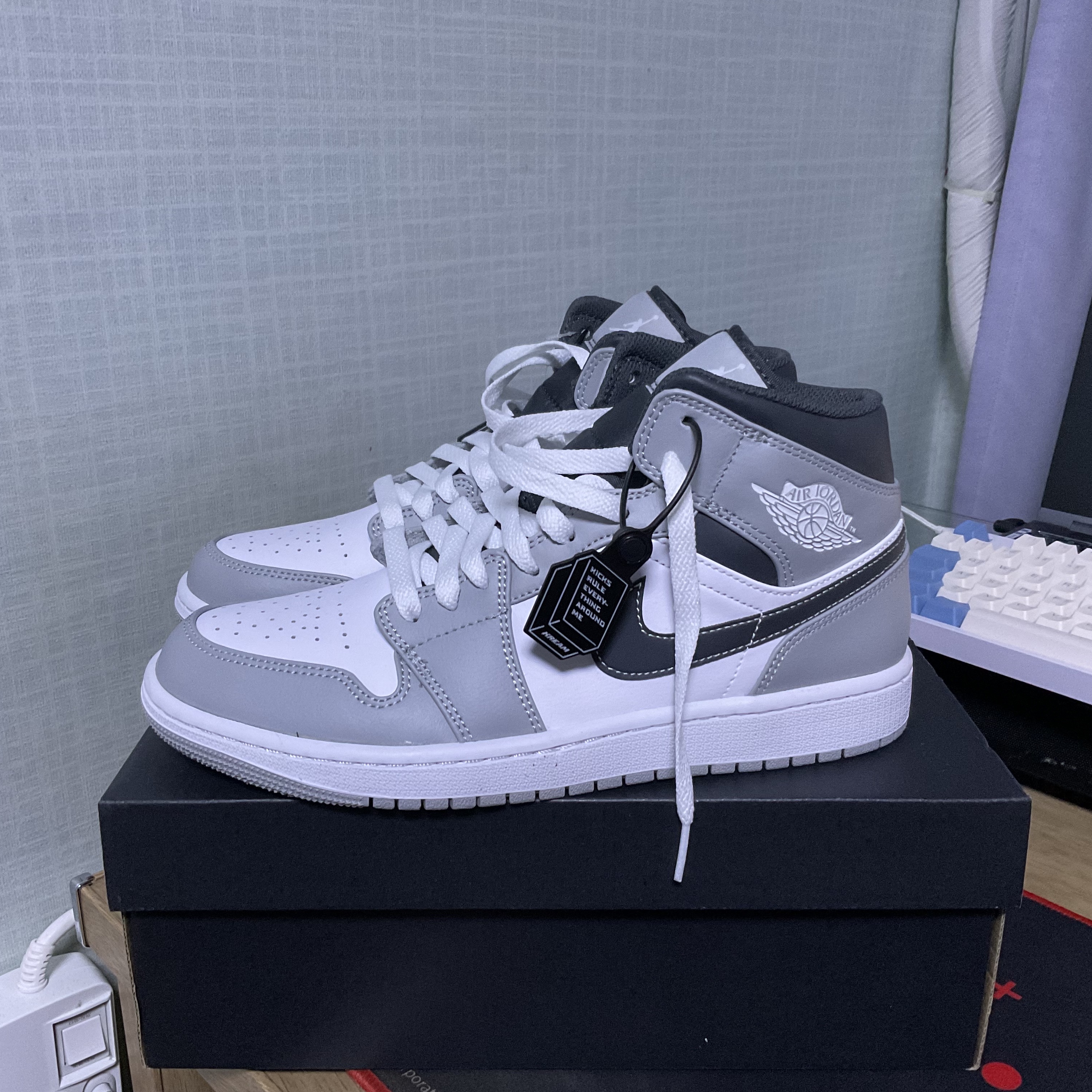 Jordan 1 Mid Light Smoke Grey Anthracite 착용 스타일