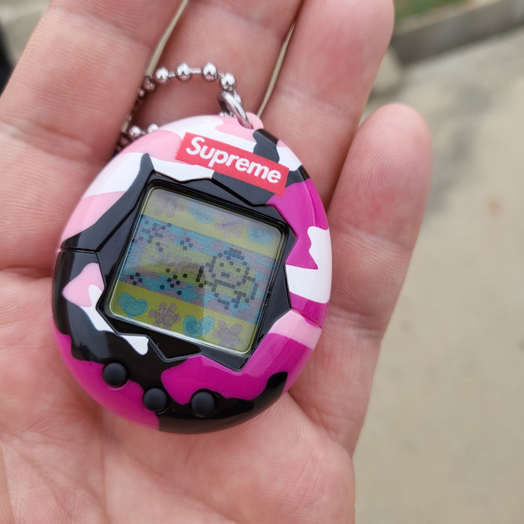 Supreme Tamagotchi Pink - 23SS 착용 스타일 - 1