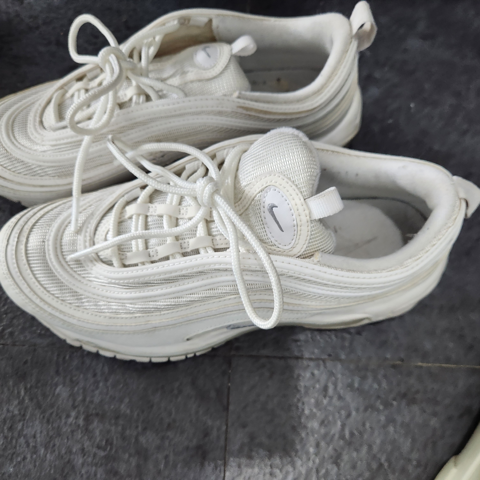 Nike Air Max 97 Triple White Wolf Grey 착용 스타일