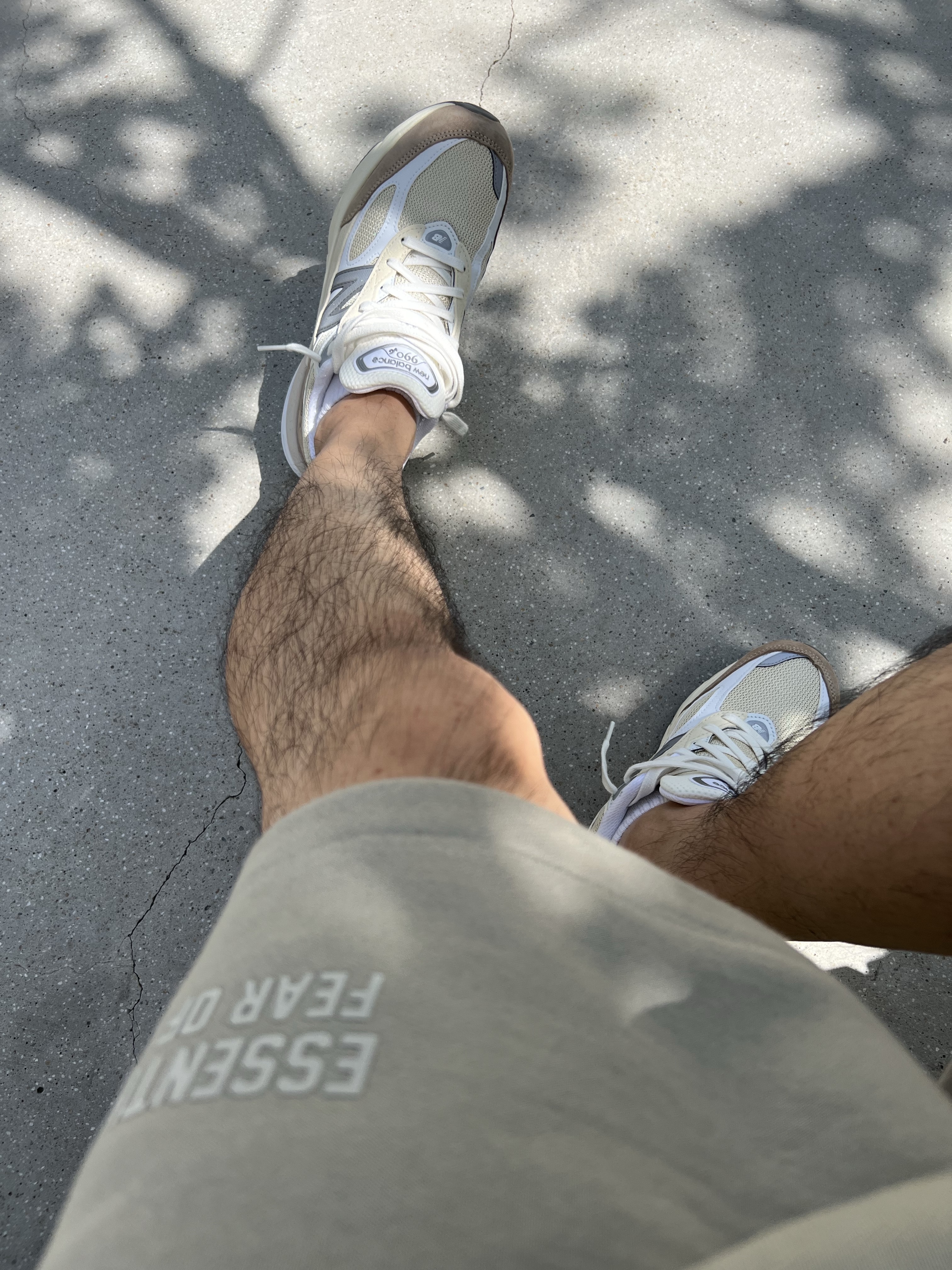 New Balance 990v6 Made in USA Cream Mindful Grey, Essentials Sweatshorts Seal - 23SS 착용 스타일