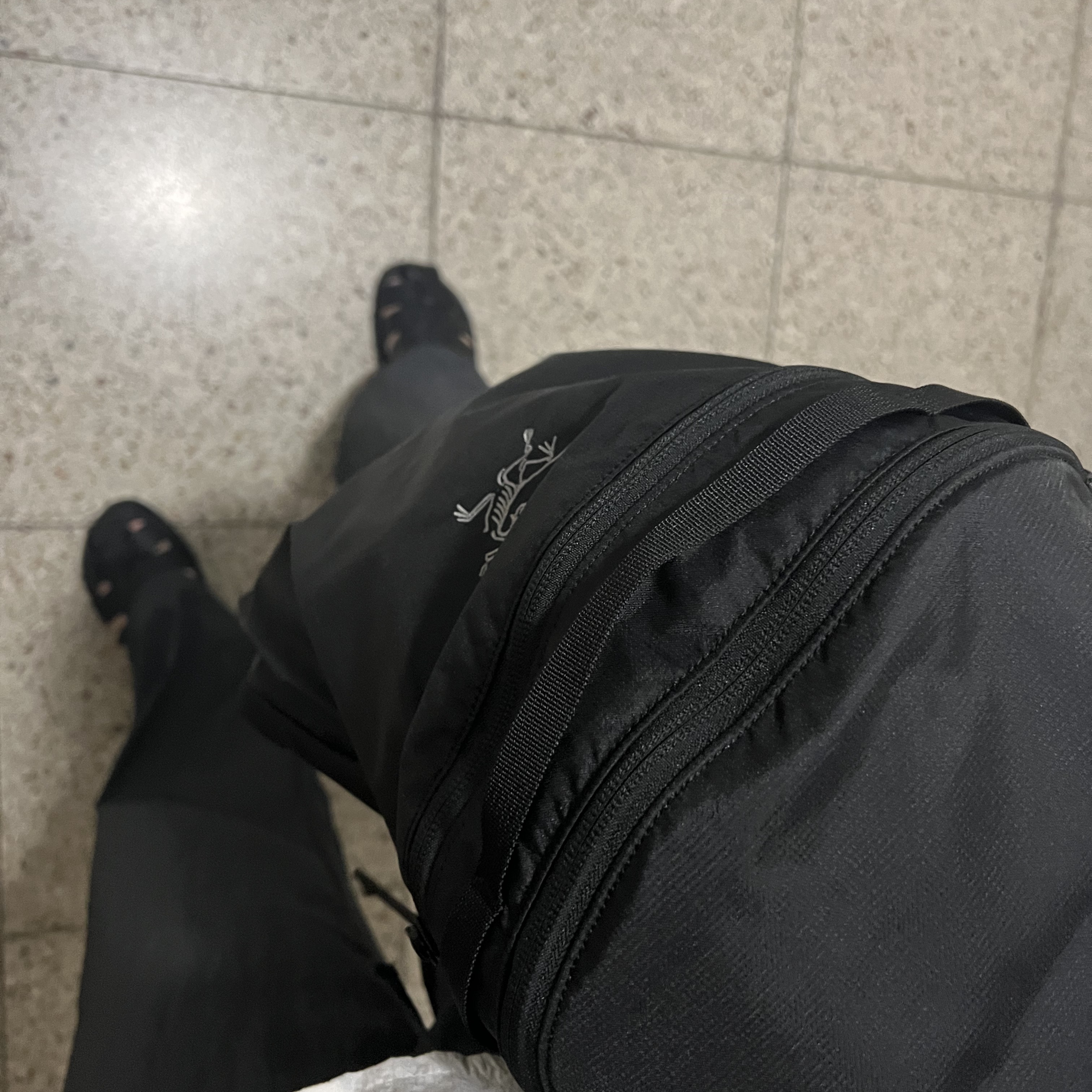 Arc'teryx Heliad 15 Backpack Black 착용 스타일
