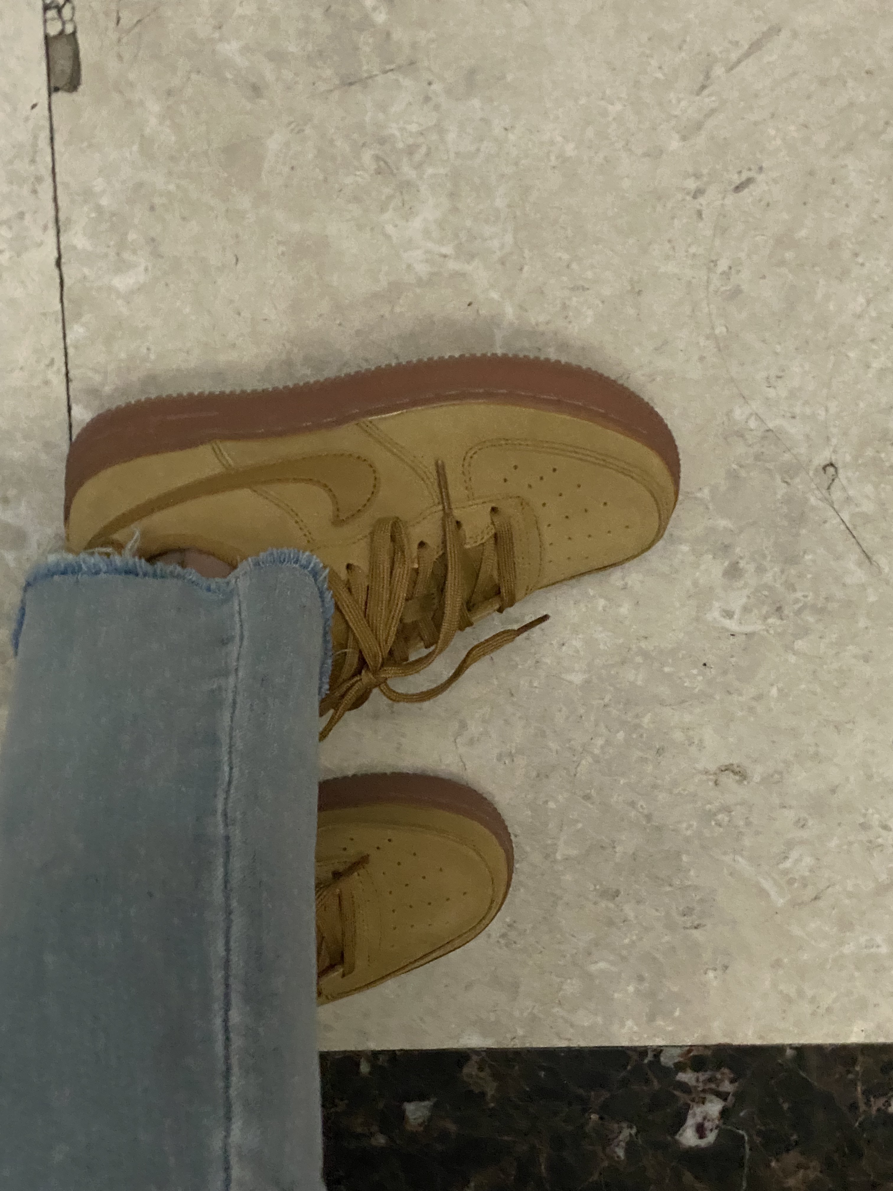 (GS) Nike Air Force 1 LV8 3 Wheat 착용 스타일 - 2